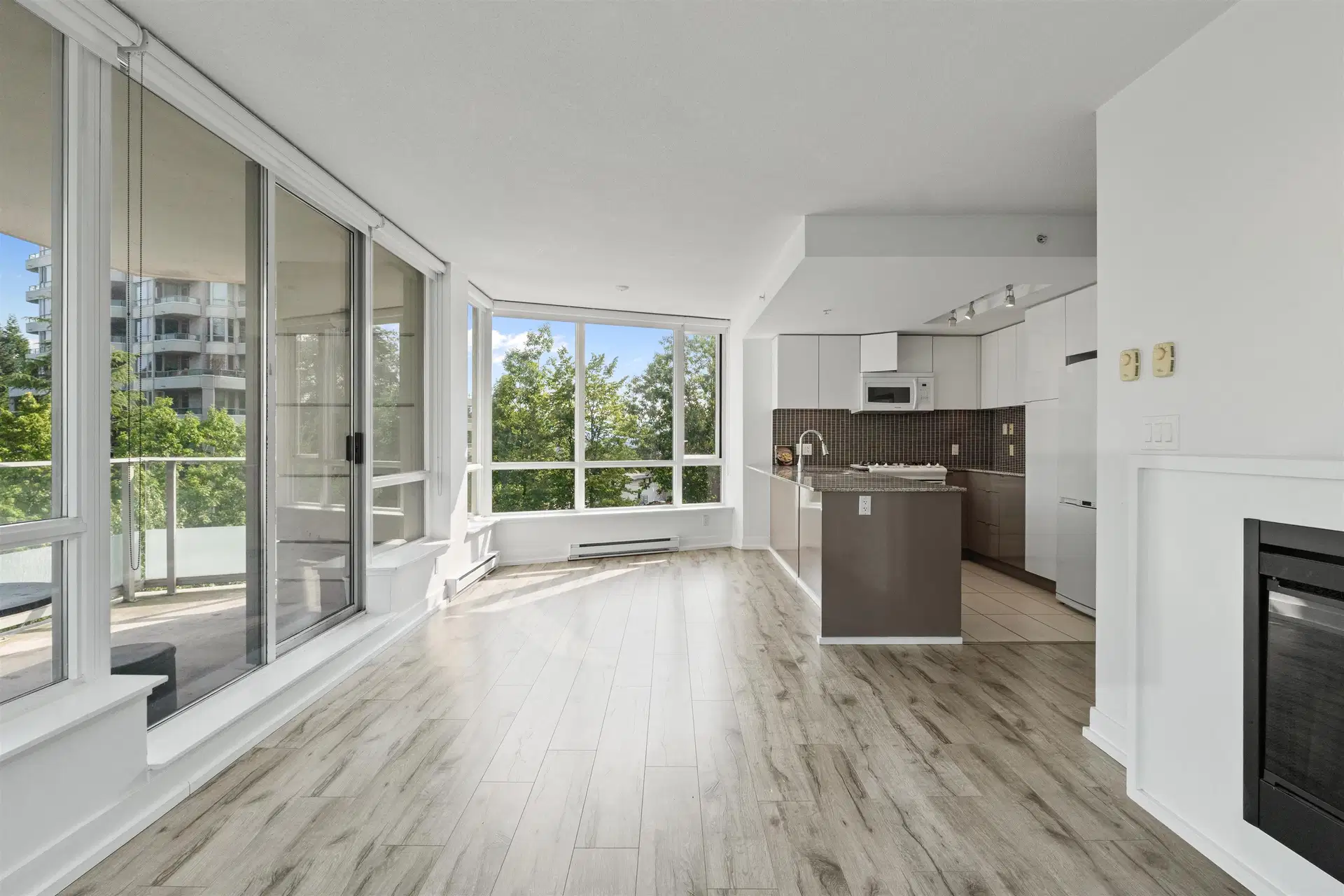 #302 – 4808 Hazel Street