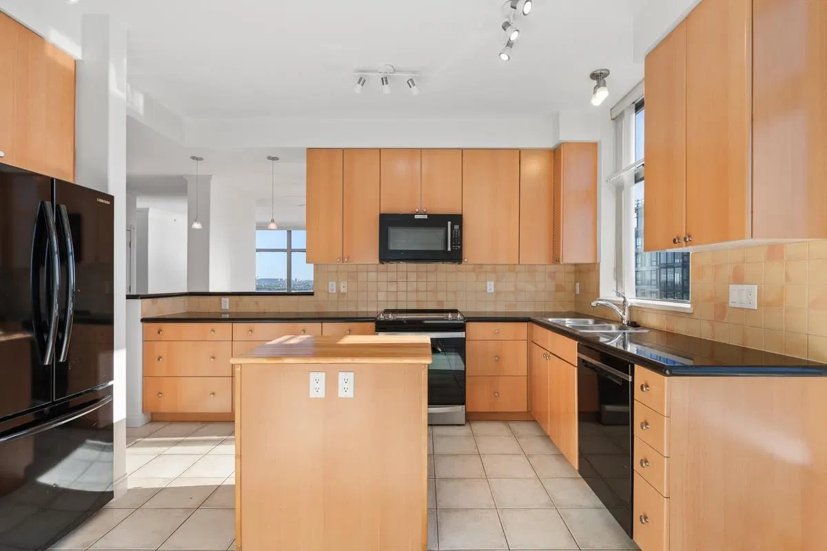 Photo 3 of 32 at #1406 – 160 E 13th Street