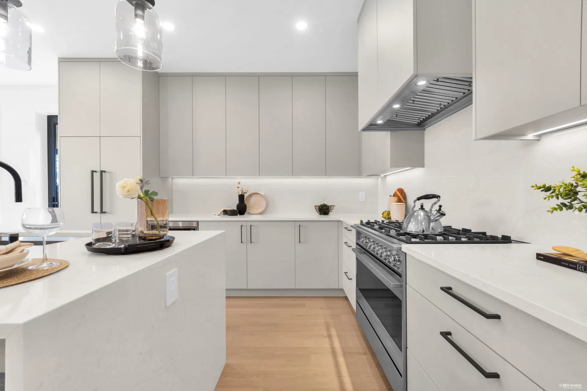 Photo 4 of 40 at #2 – 2316 Cliff Avenue