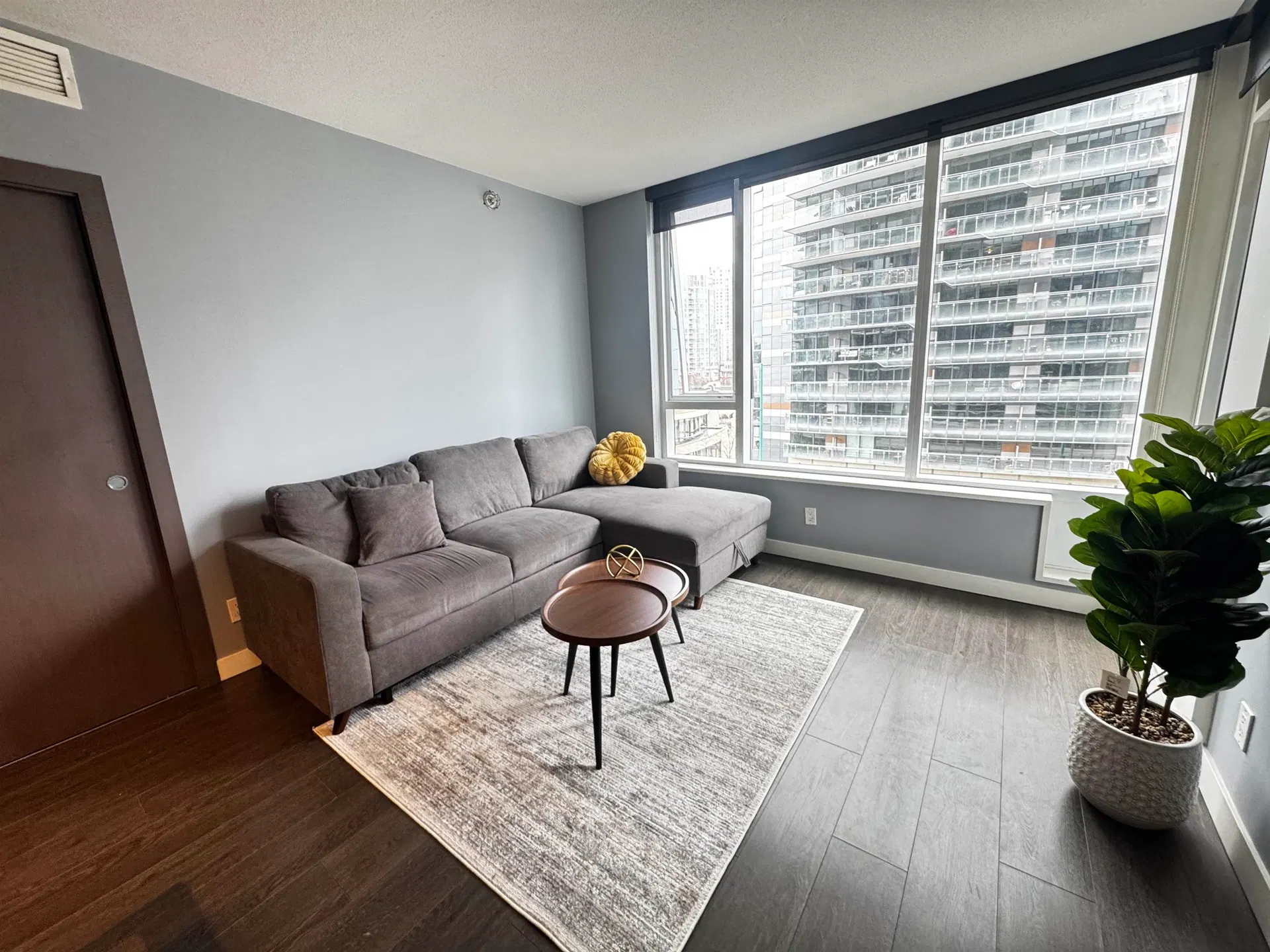 Photo 1 of 22 at #517 – 68 Smithe Street