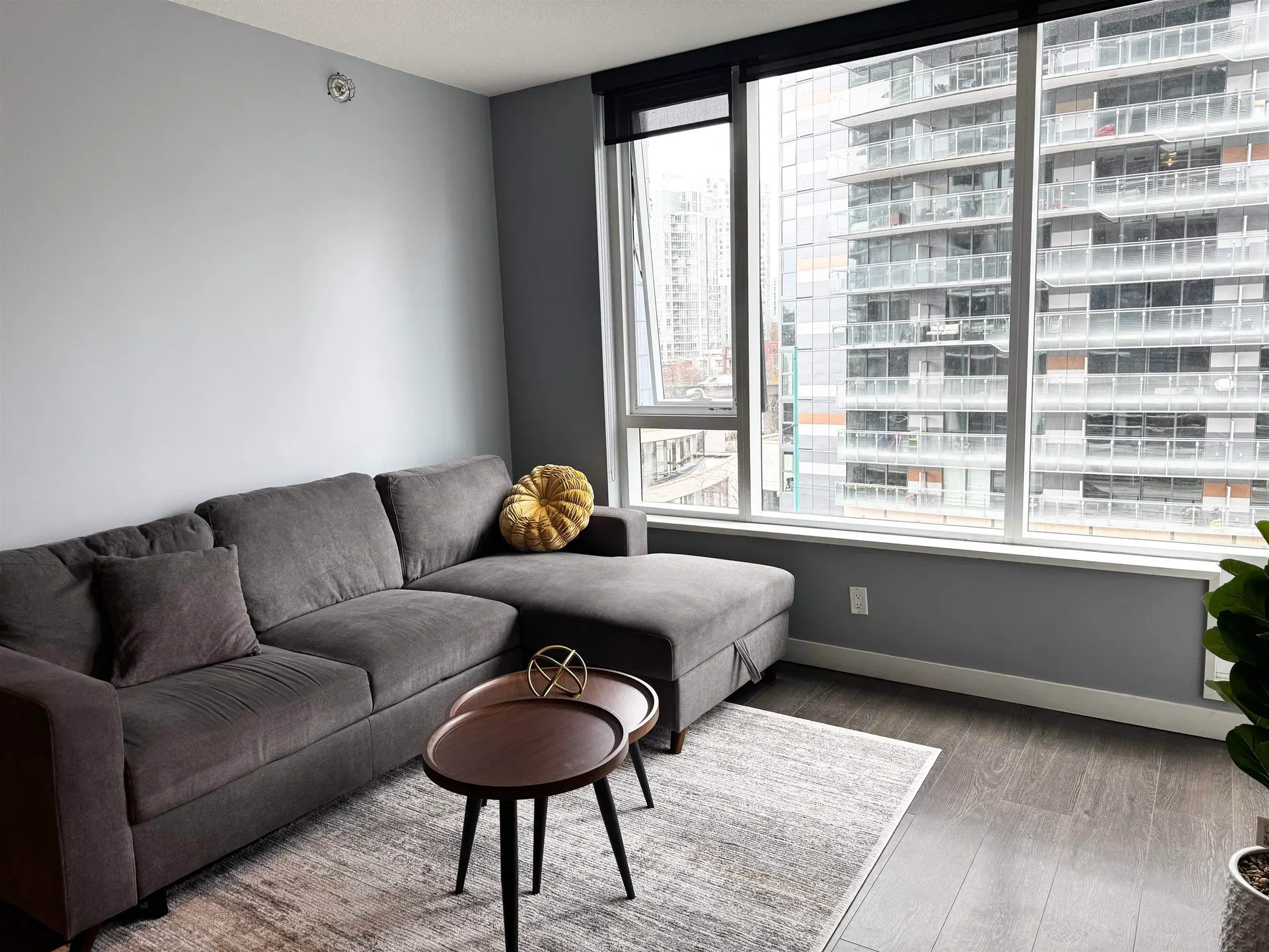 Photo 2 of 22 at #517 – 68 Smithe Street