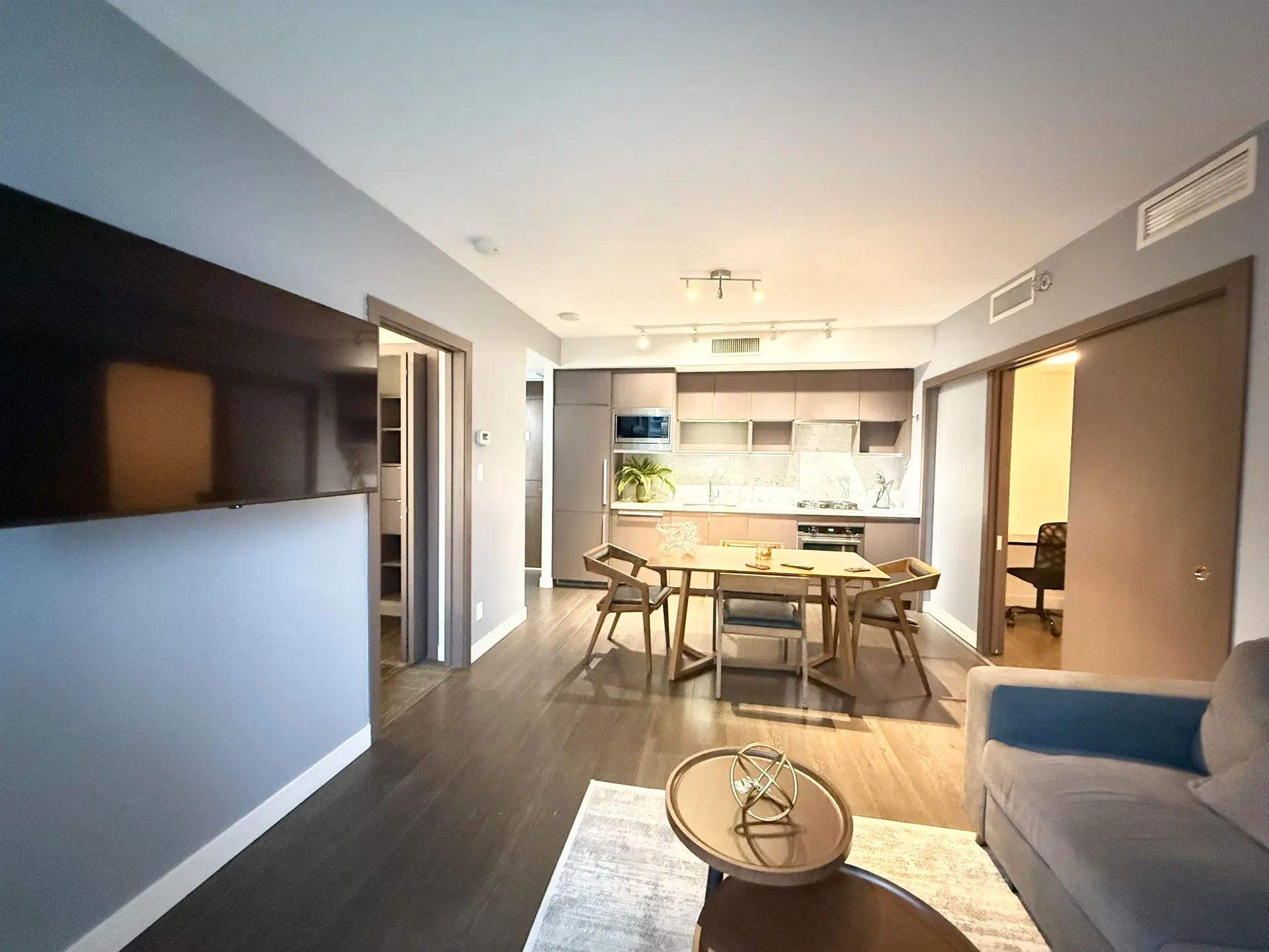 Photo 3 of 22 at #517 – 68 Smithe Street