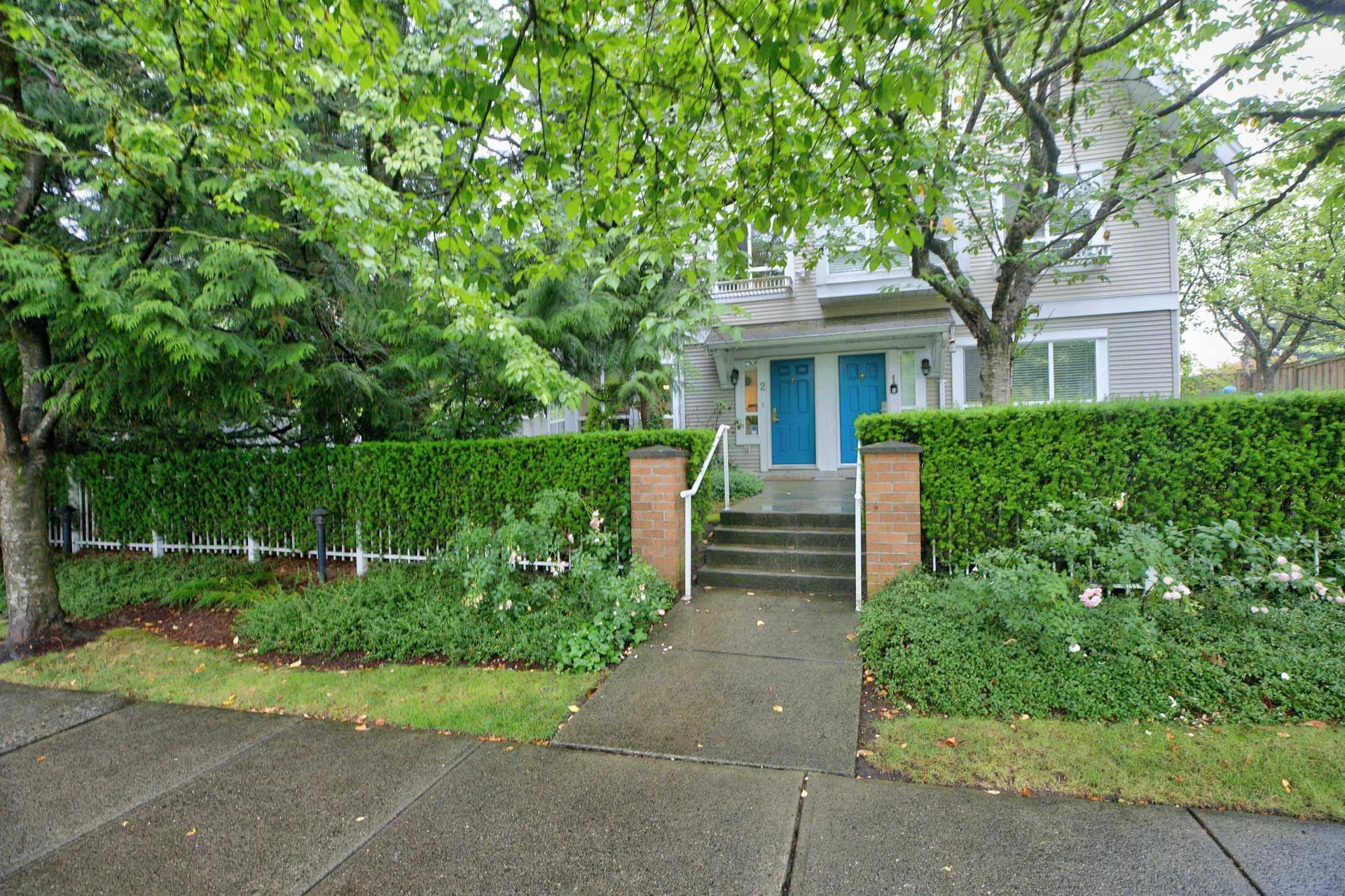 Photo 2 of 37 at #2 – 6577 Southoaks Crescent