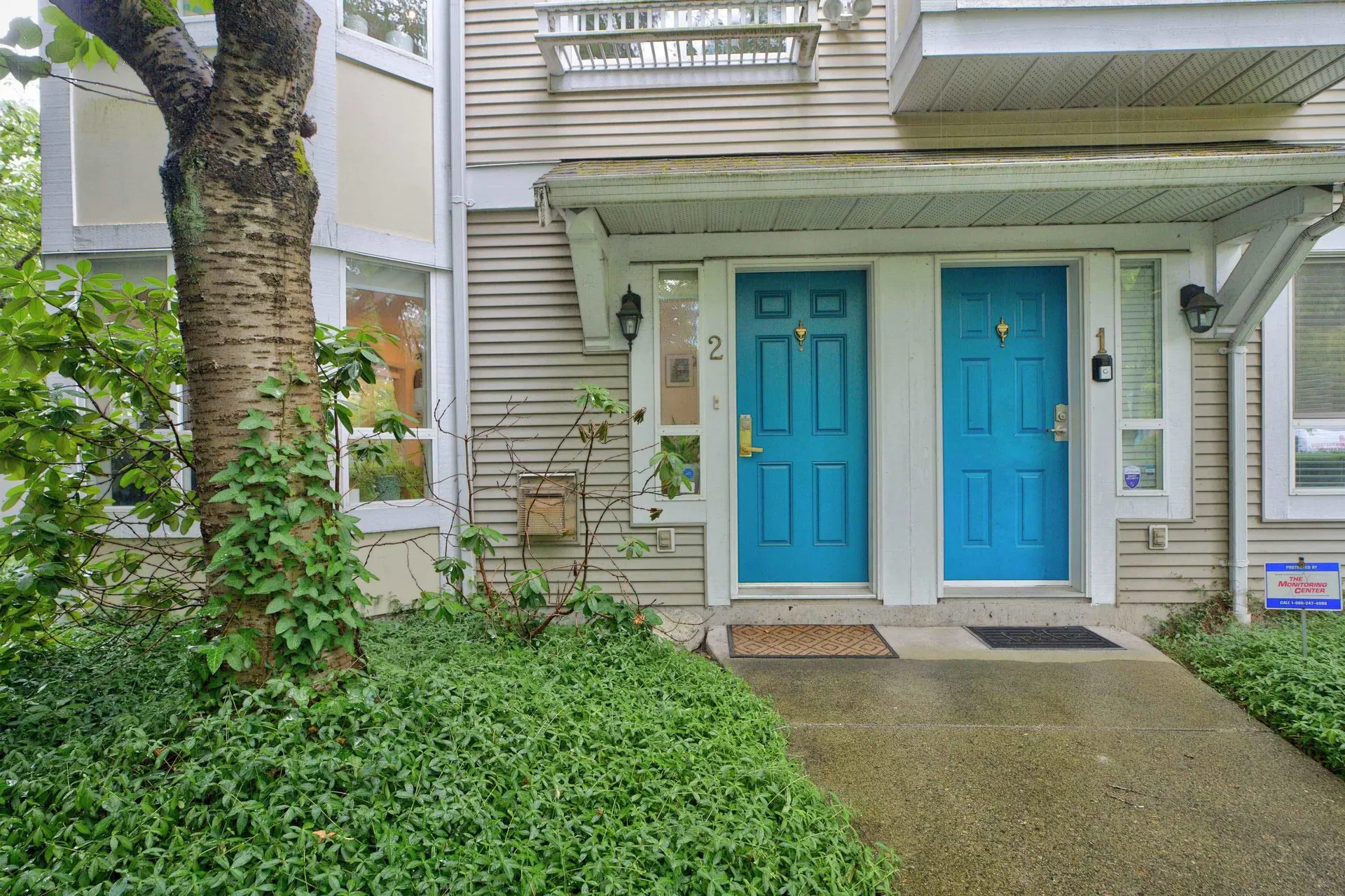 Photo 3 of 37 at #2 – 6577 Southoaks Crescent