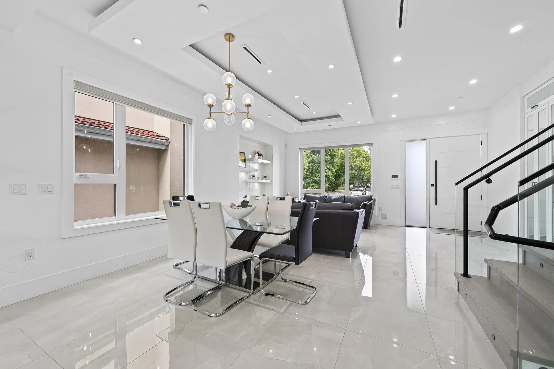 Photo 4 of 38 at 5835 Clarendon Street