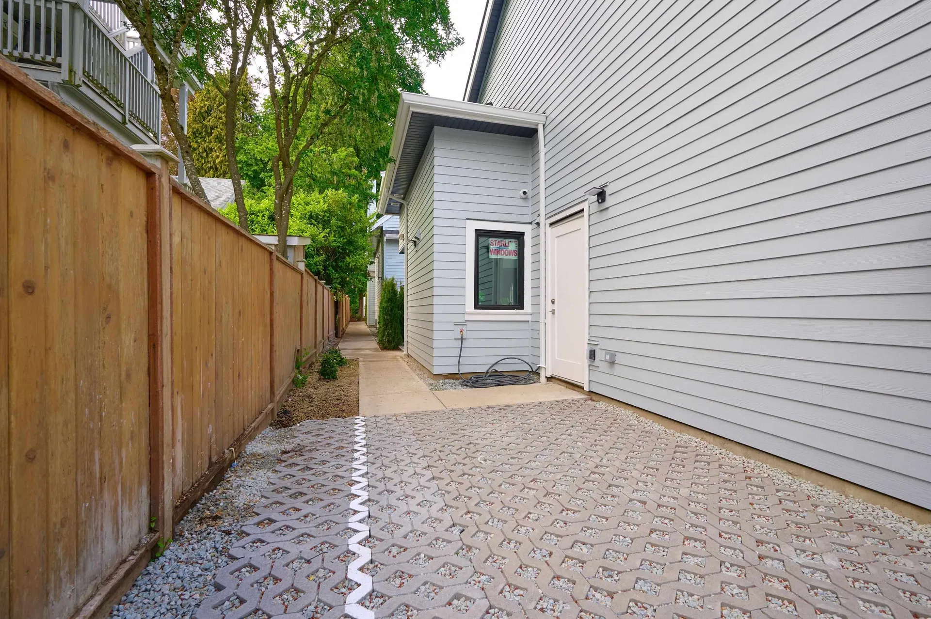 Photo 5 of 21 at 3674 W 1st Avenue