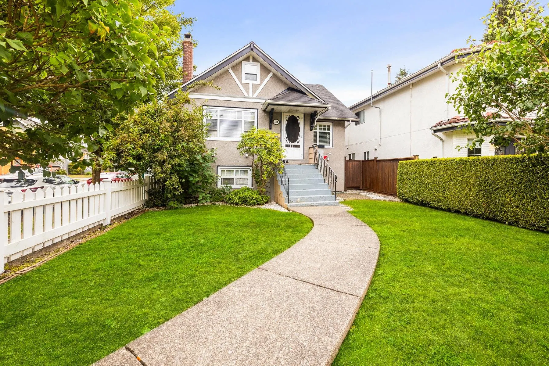 Photo 2 of 40 at 404 W 18th Avenue