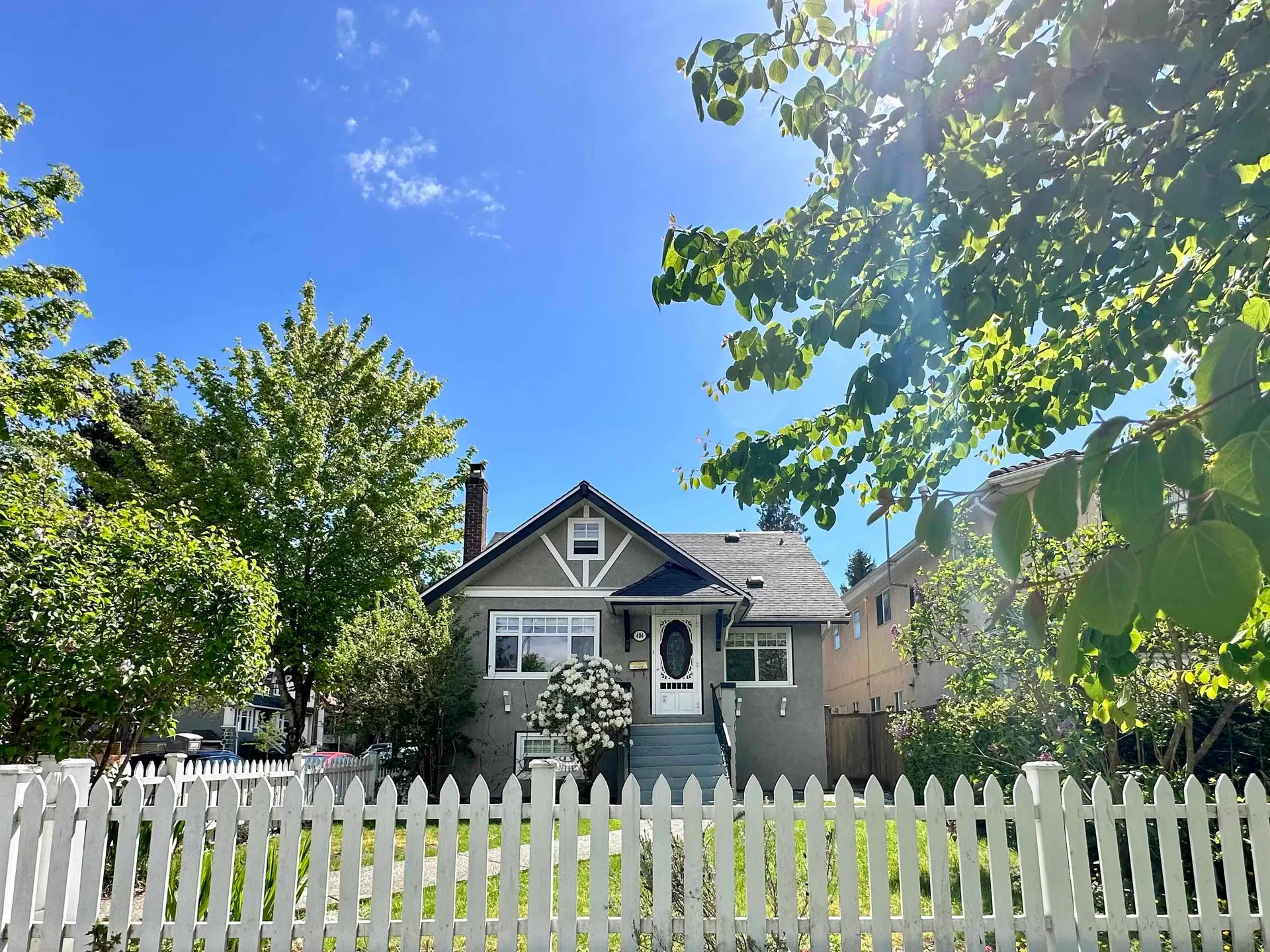 Photo 3 of 40 at 404 W 18th Avenue