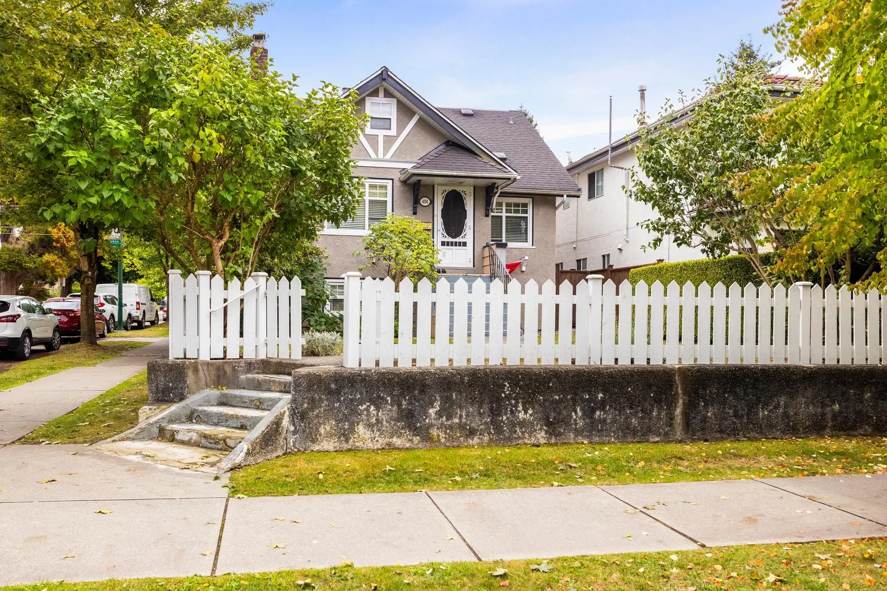Photo 4 of 40 at 404 W 18th Avenue