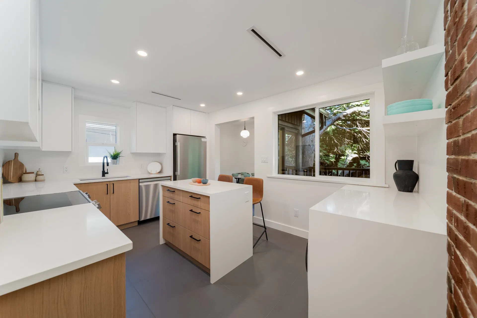 Photo 4 of 37 at 2280 Blenheim Street