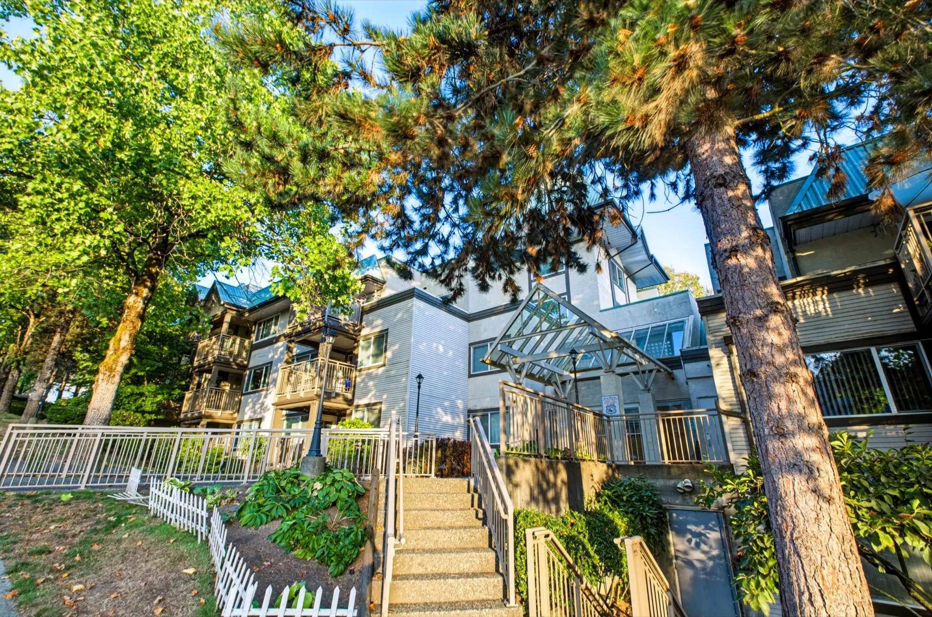 Photo 3 of 27 at #612 – 1310 Cariboo Street