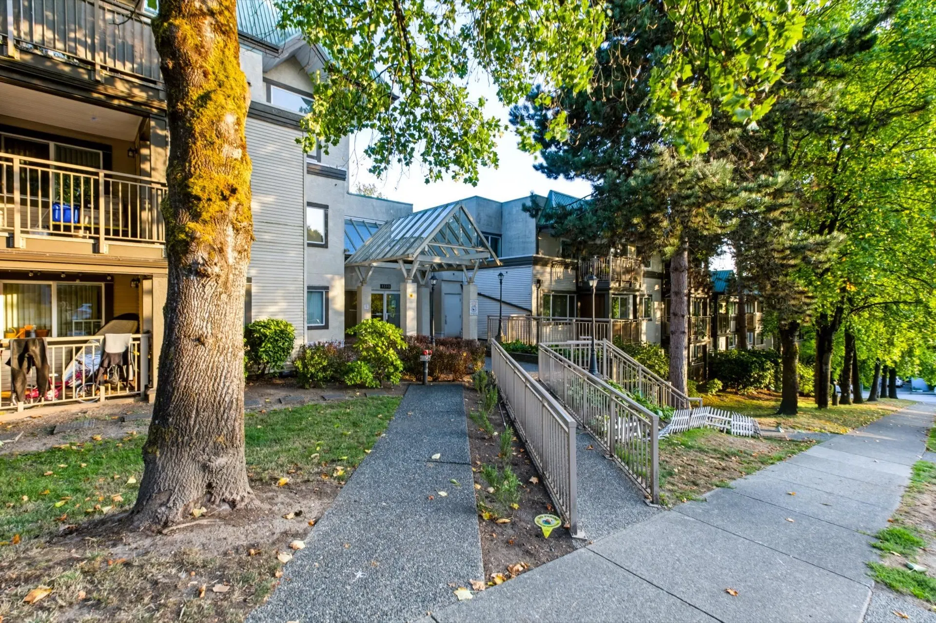 Photo 4 of 27 at #612 – 1310 Cariboo Street