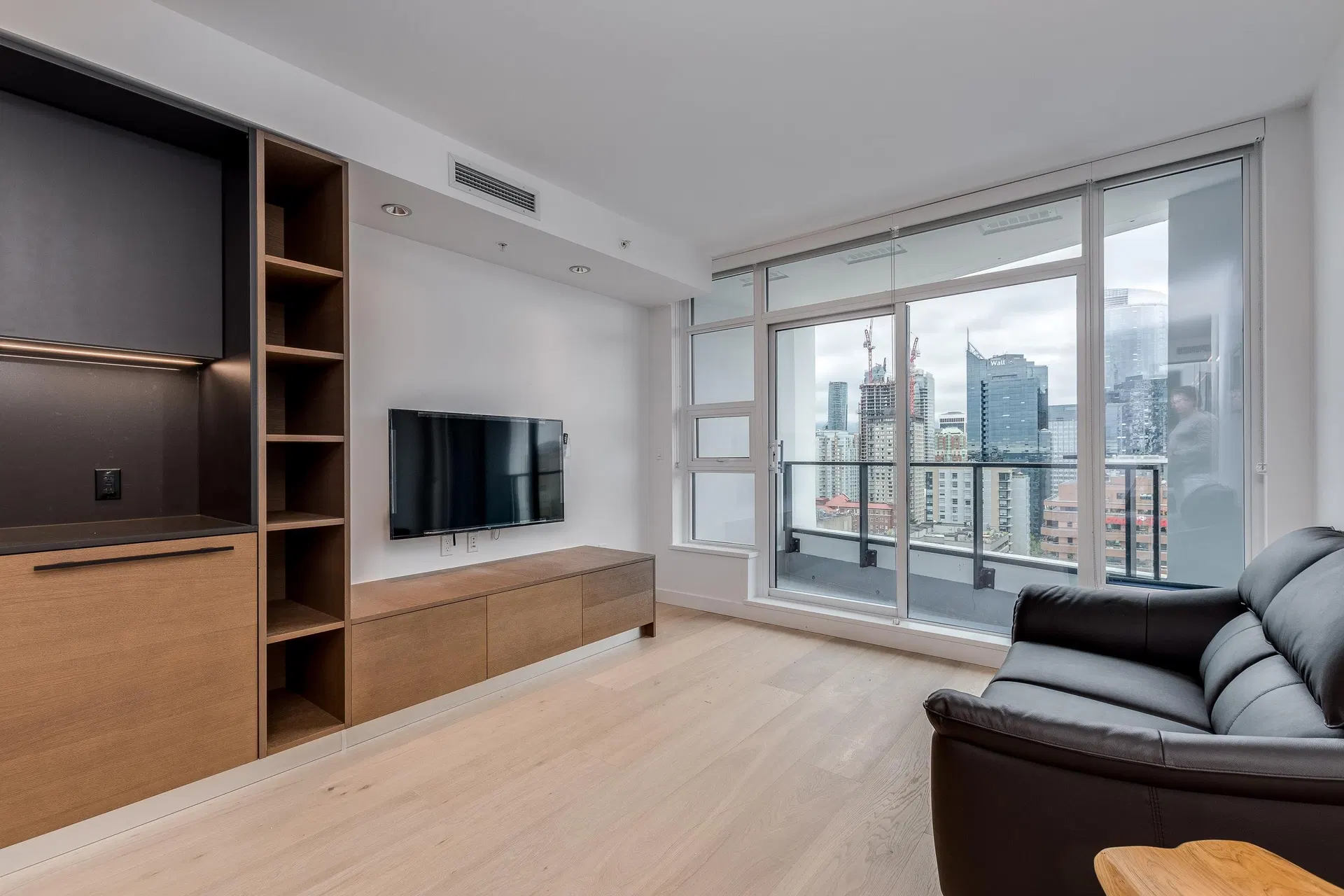 Photo 5 of 18 at #2106 – 1289 Hornby Street