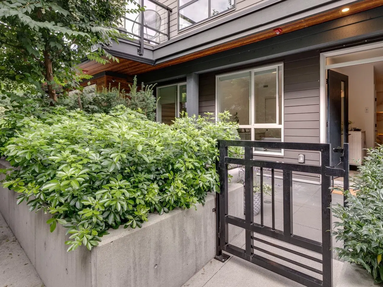 Photo 1 of 33 at #8 – 533 E 3rd Street