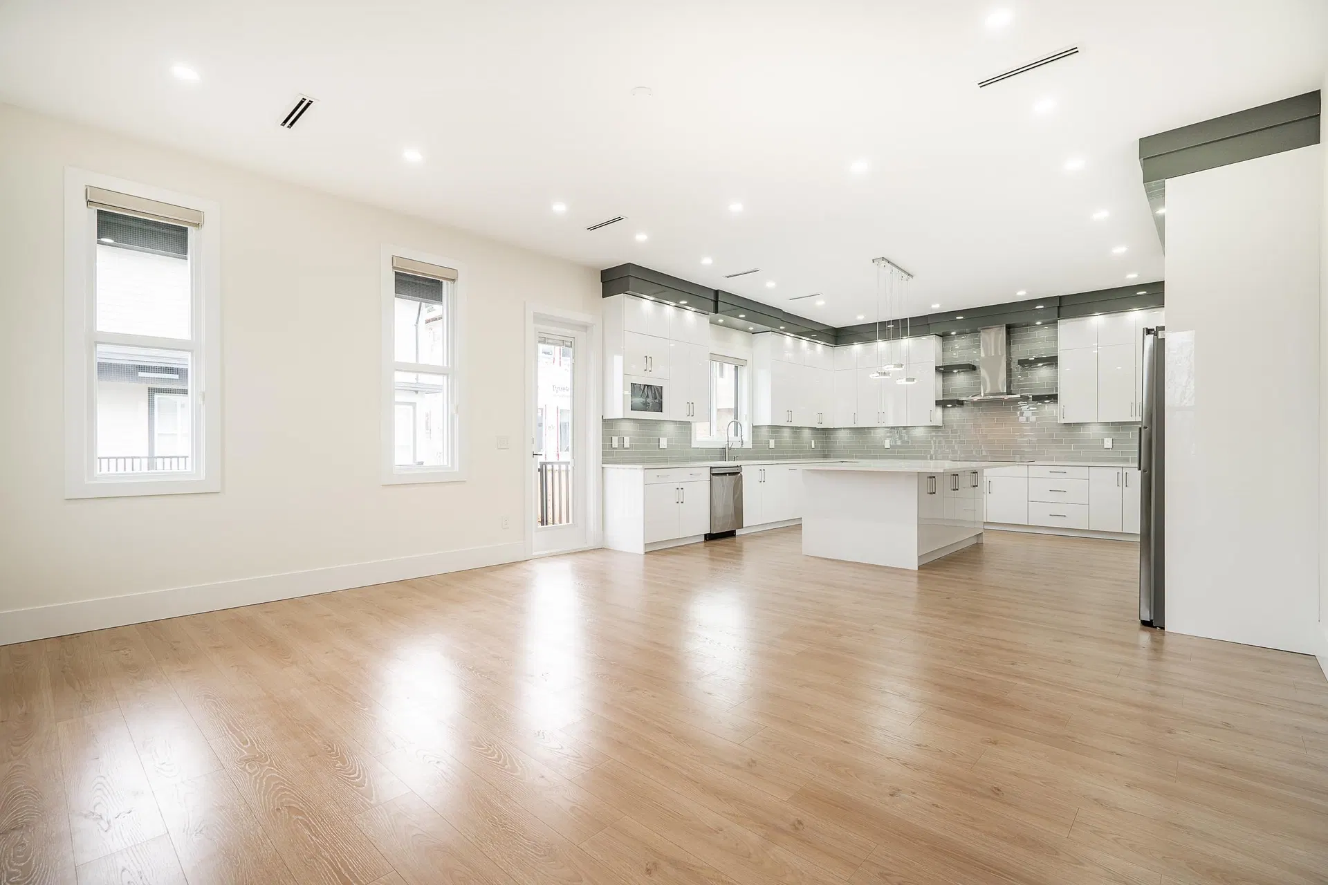 Photo 5 of 31 at 10648 124 Street