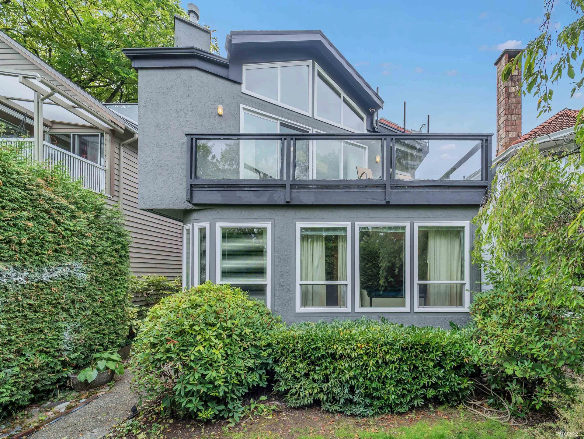 Photo 2 of 39 at 3675 Blenheim Street