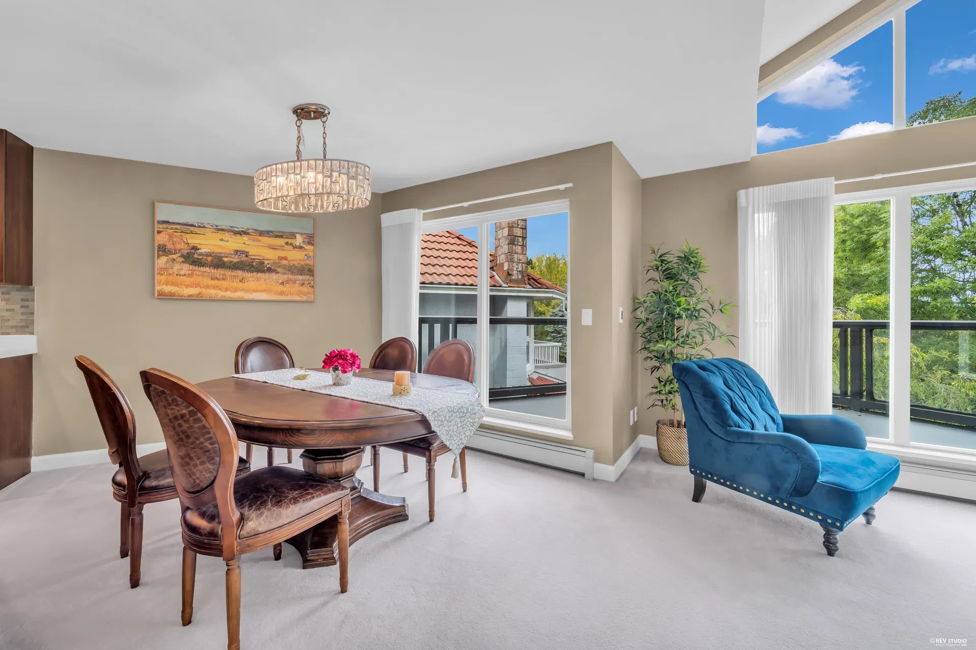Photo 5 of 39 at 3675 Blenheim Street