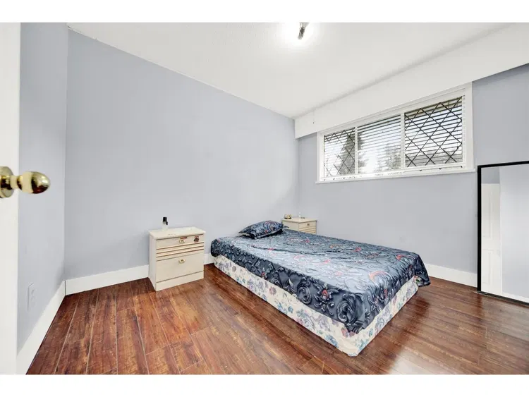 Photo 5 of 29 at 12627 58 Avenue