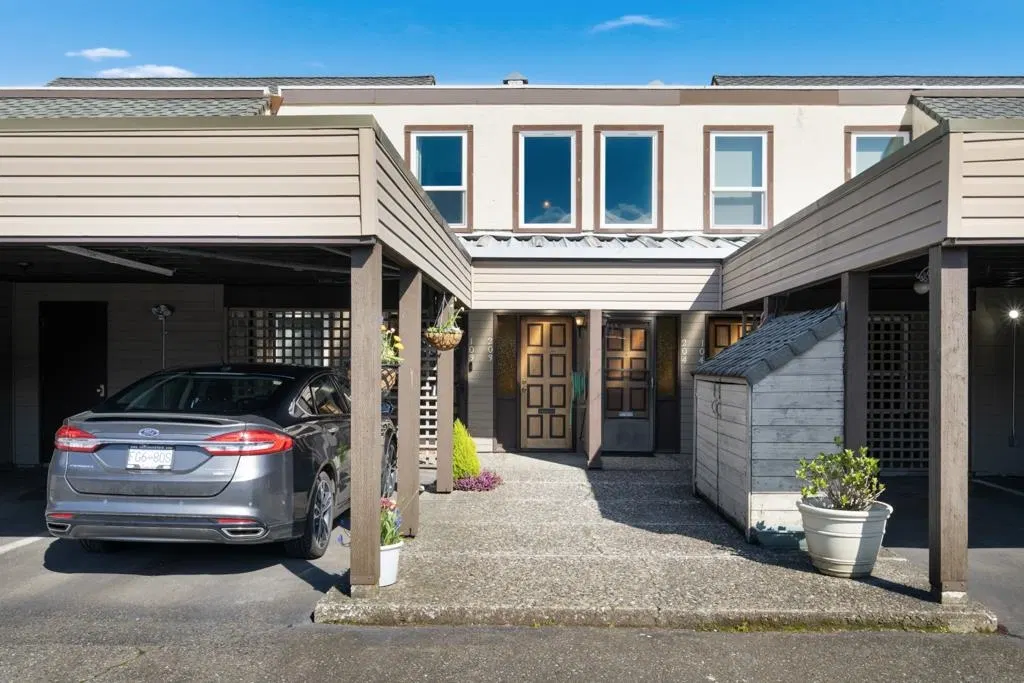 Photo 1 of 26 at #203 – 45875 Cheam Avenue