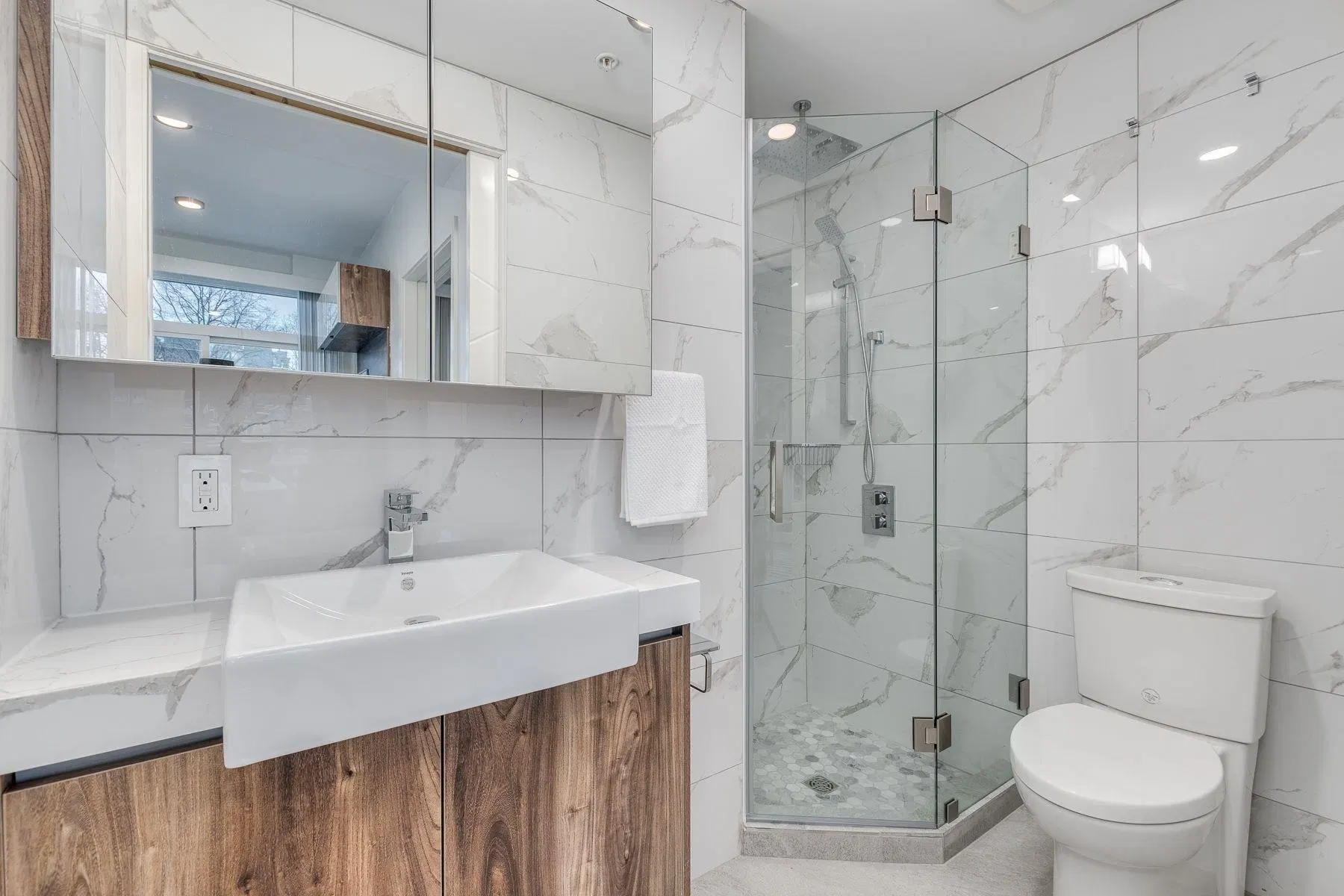 Photo 3 of 26 at #305 – 1170 Barclay Street