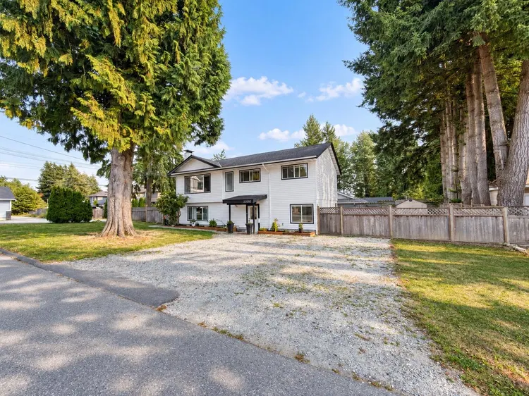 Photo 2 of 36 at 33040 Arbutus Avenue