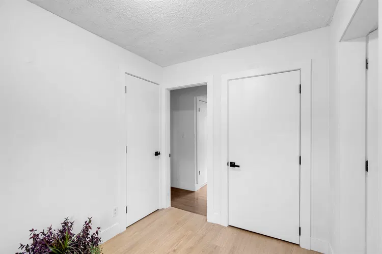 Photo 4 of 36 at 33040 Arbutus Avenue