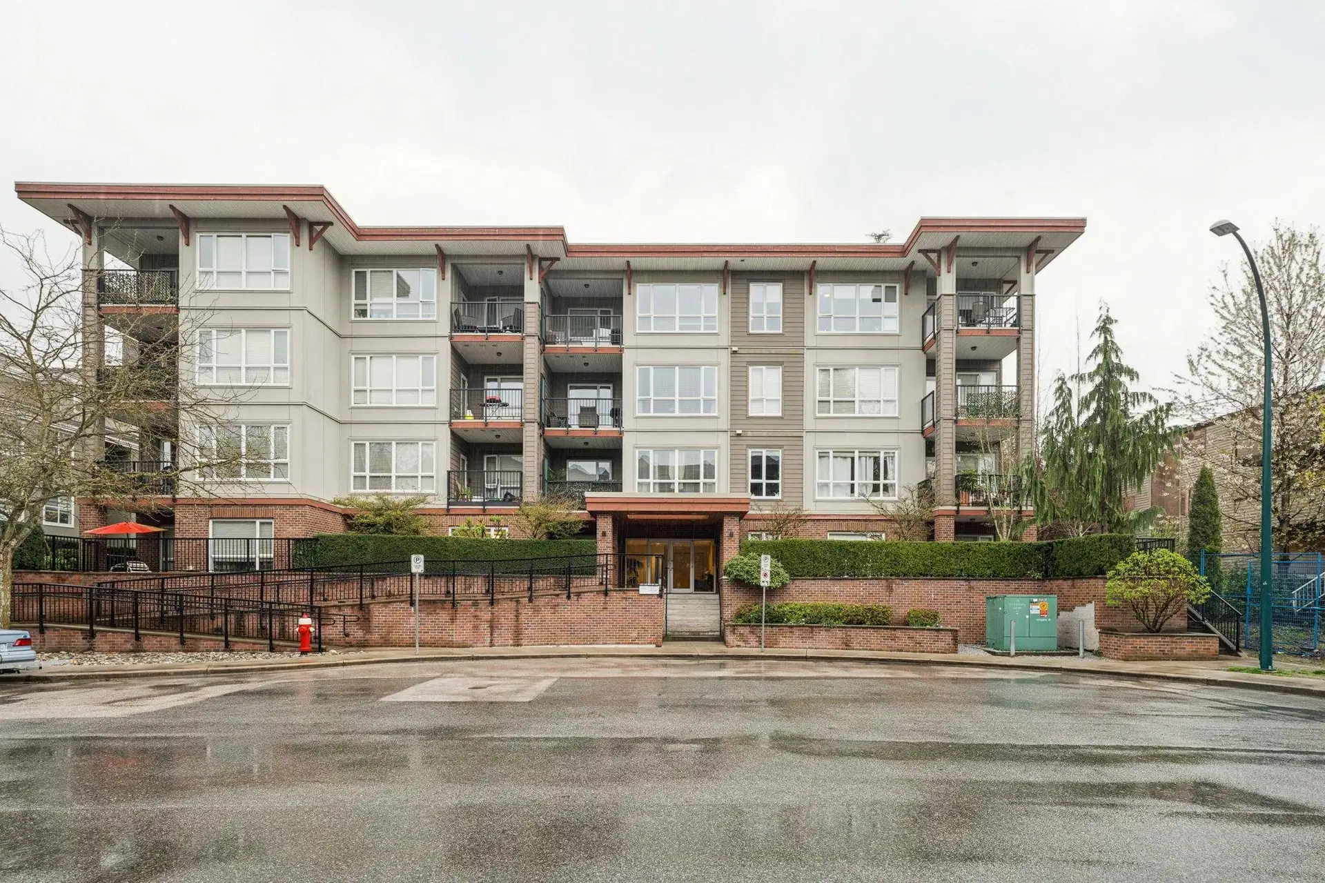 #206 – 2473 Atkins Avenue
