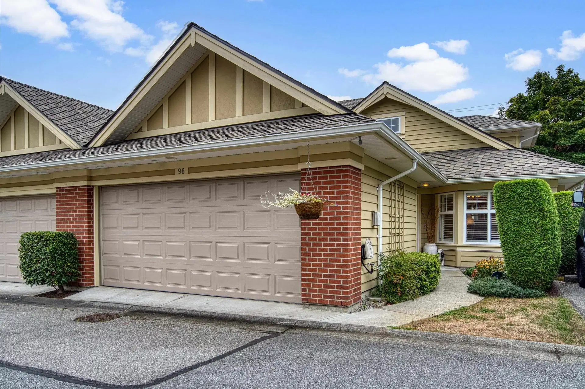 #96 – 15500 Rosemary Heights Crescent