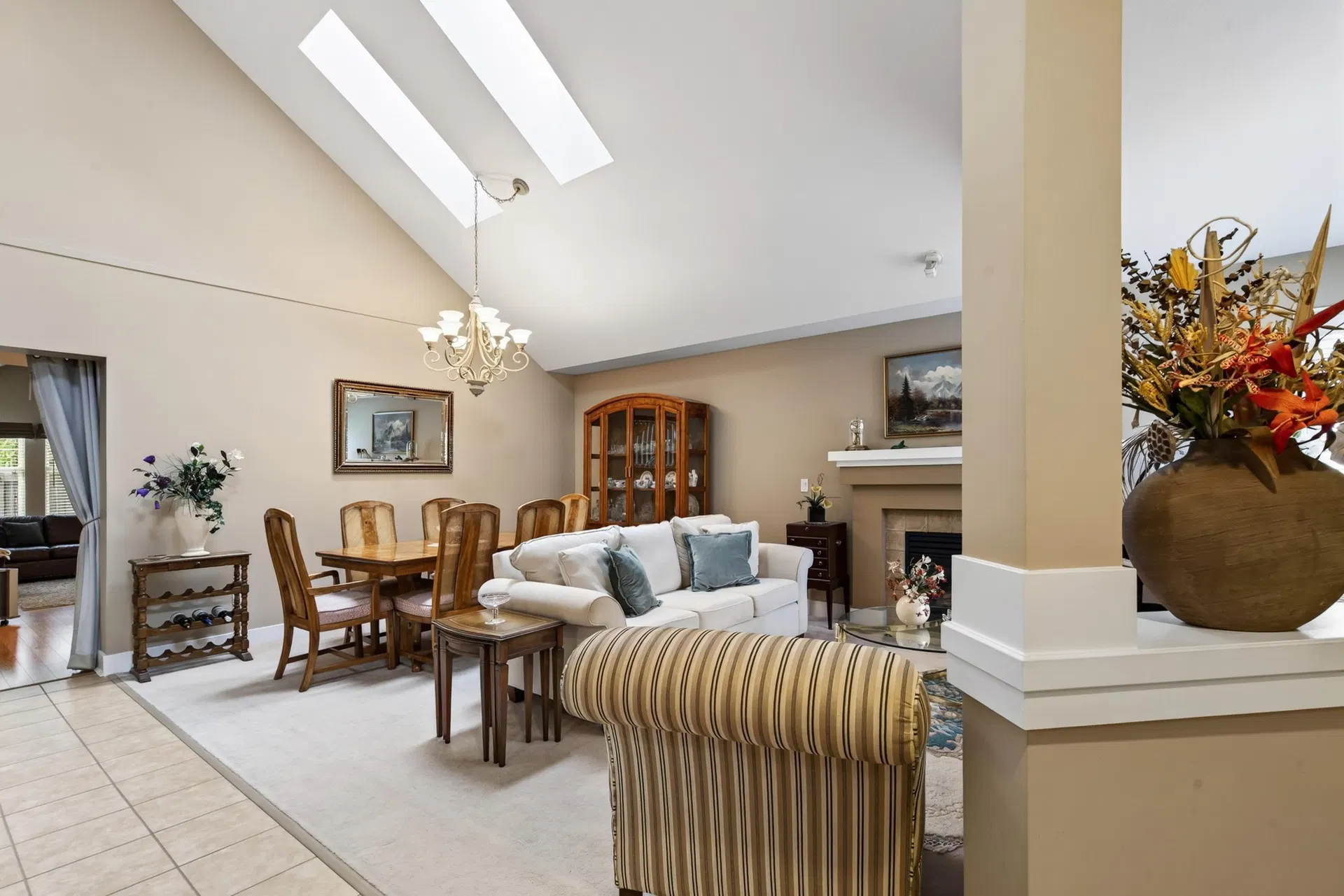 Photo 4 of 40 at #96 – 15500 Rosemary Heights Crescent