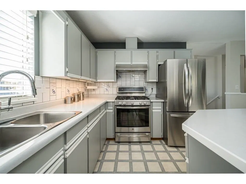 Photo 5 of 20 at 13526 64a Avenue