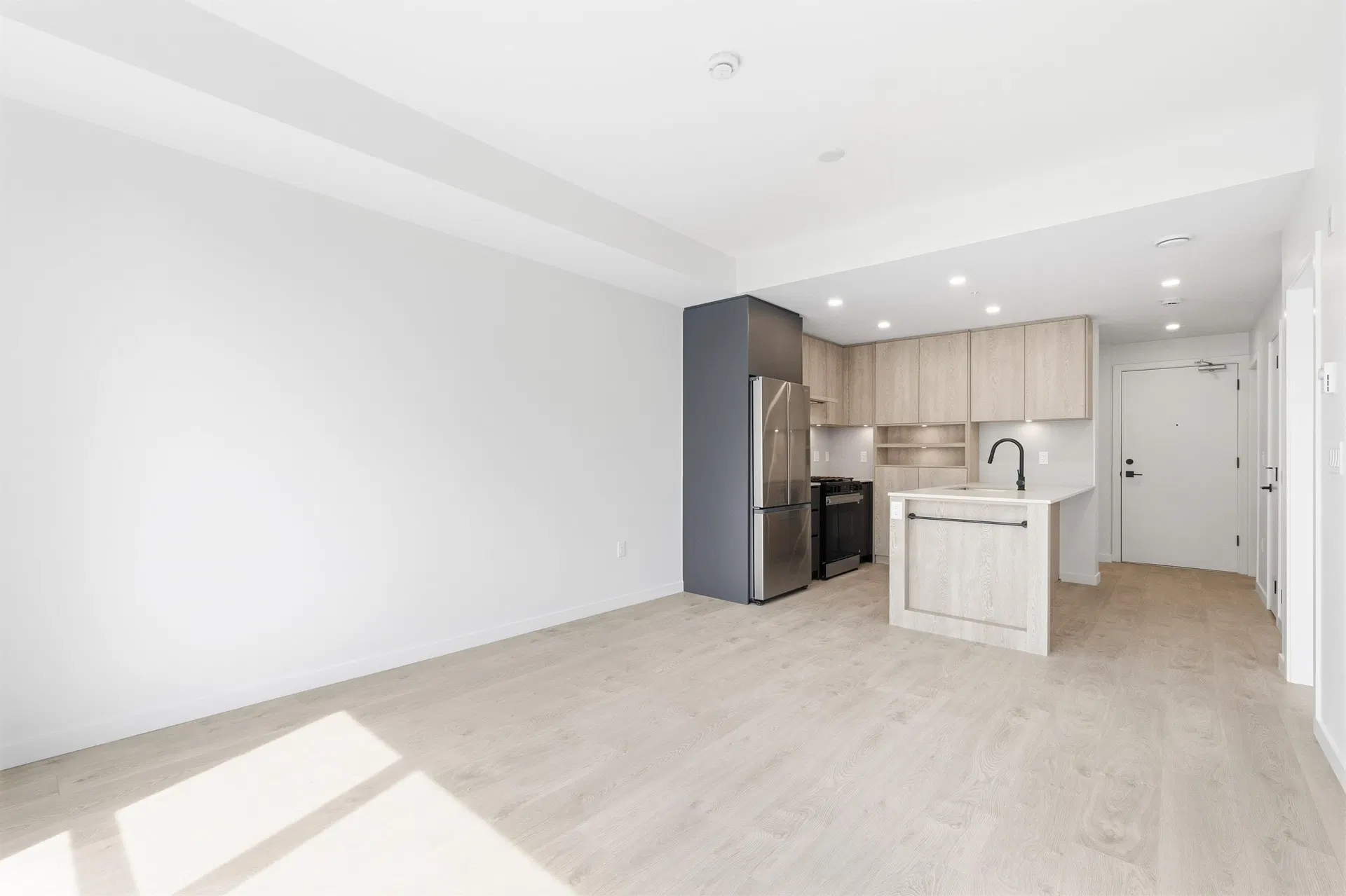 Photo 4 of 19 at #505 – 19577 65b Avenue