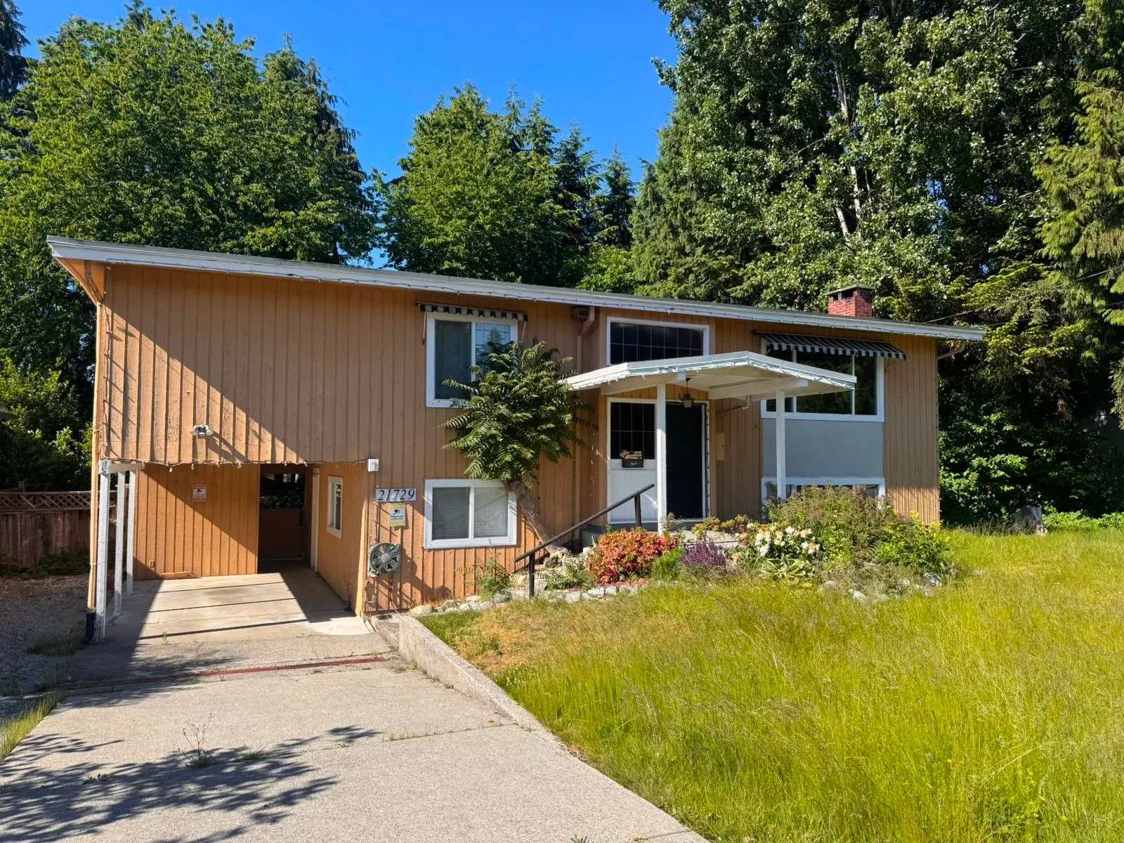 Photo 1 of 10 at 21729 124 Avenue