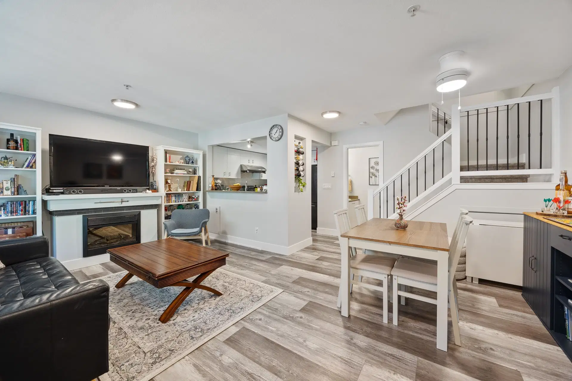 #10 – 7428 Southwynde Avenue