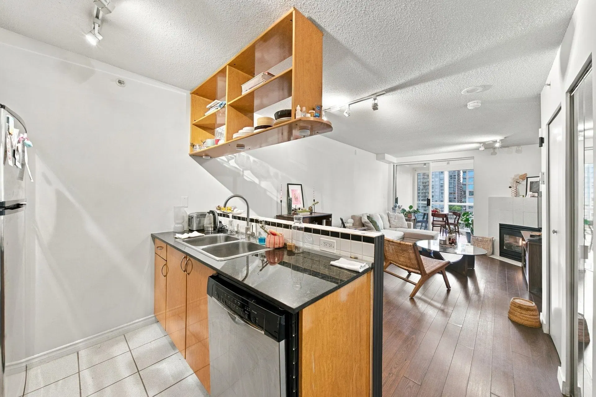 Photo 5 of 26 at #1803 – 939 Homer Street