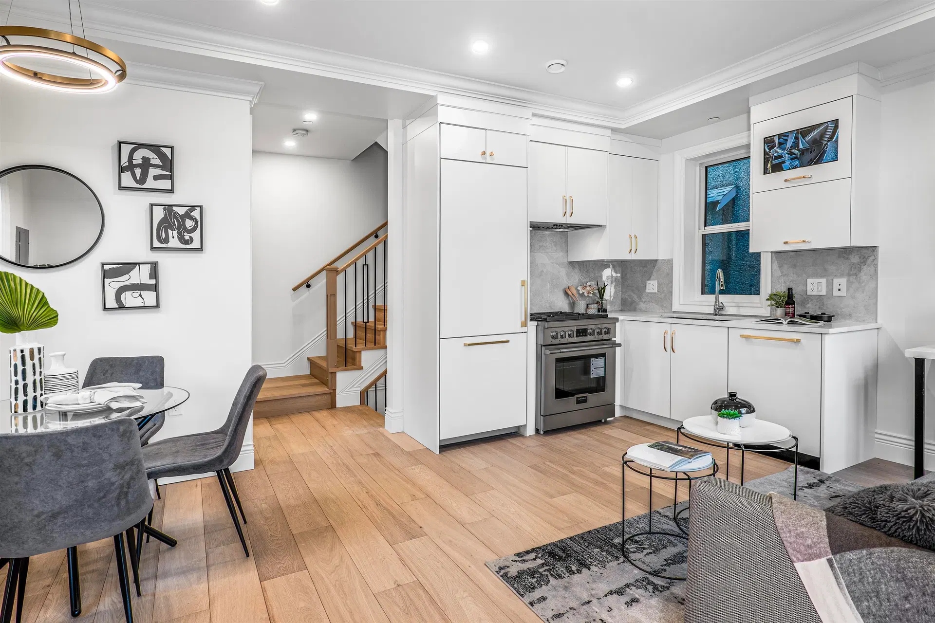 Photo 4 of 12 at 3812 W 15th Avenue
