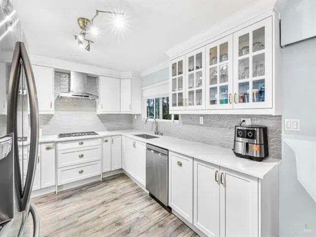 Photo 3 of 31 at 11573 73a Avenue