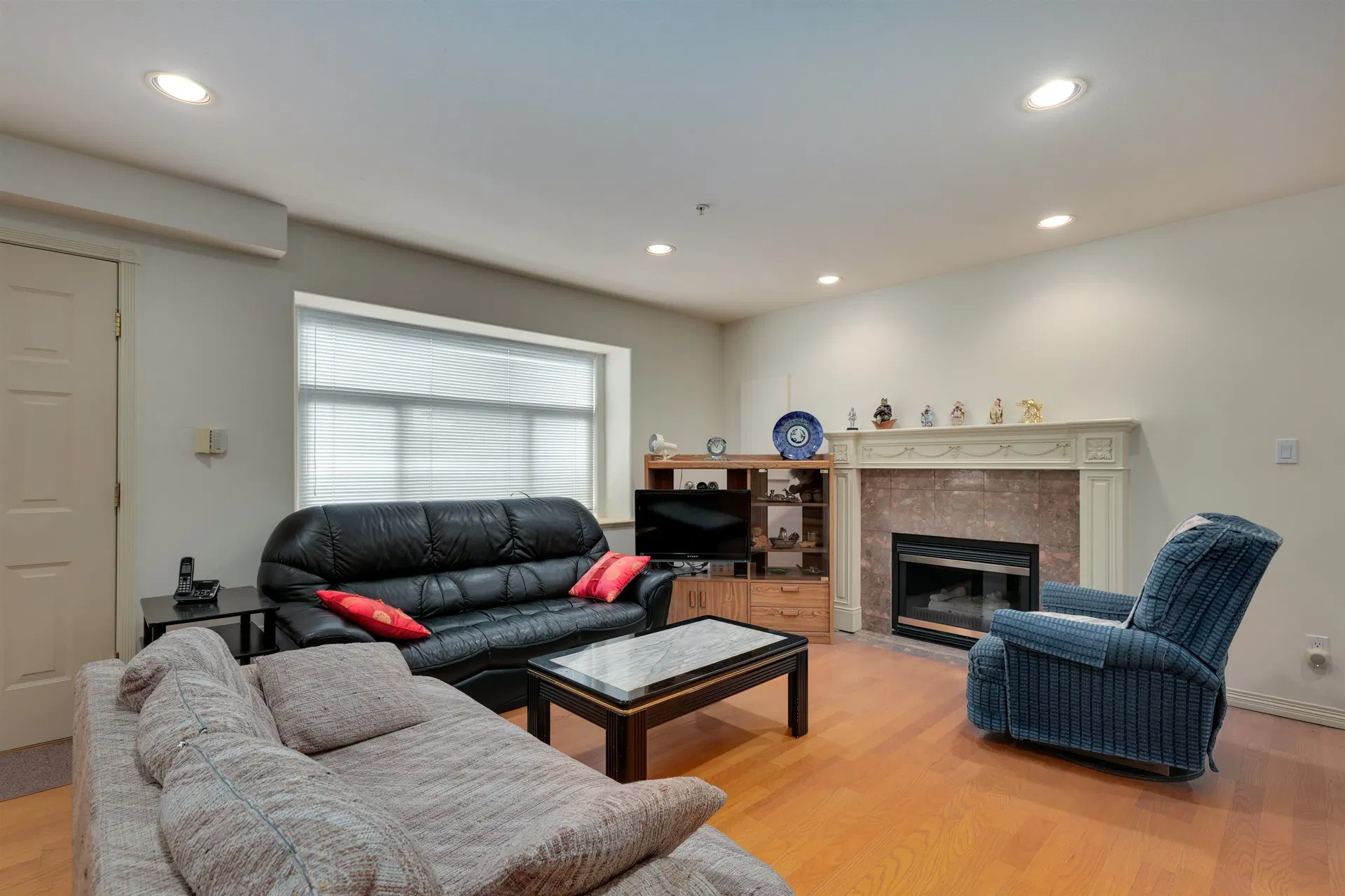 Photo 2 of 27 at 8369 Shaughnessy Street