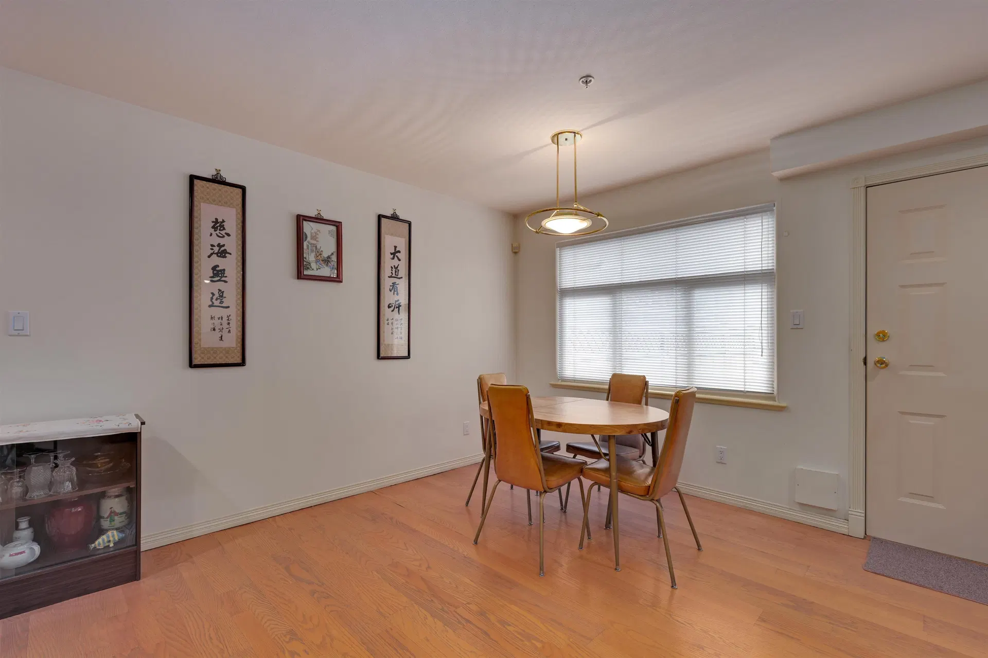 Photo 5 of 27 at 8369 Shaughnessy Street