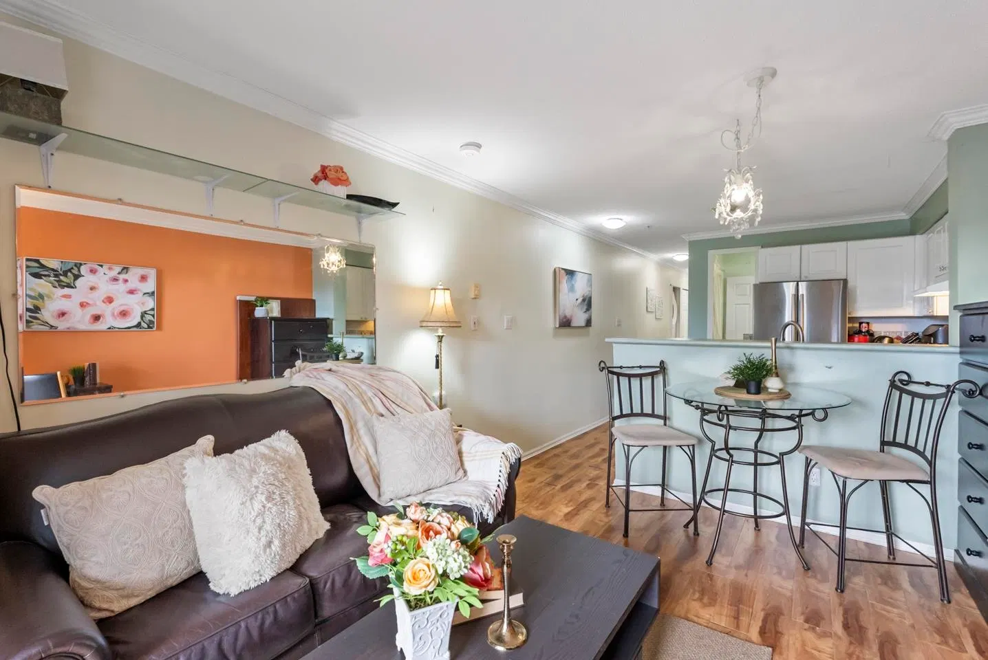 Photo 3 of 13 at #202 – 868 Kingsway