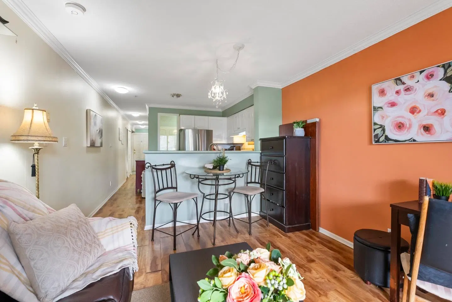 Photo 4 of 13 at #202 – 868 Kingsway