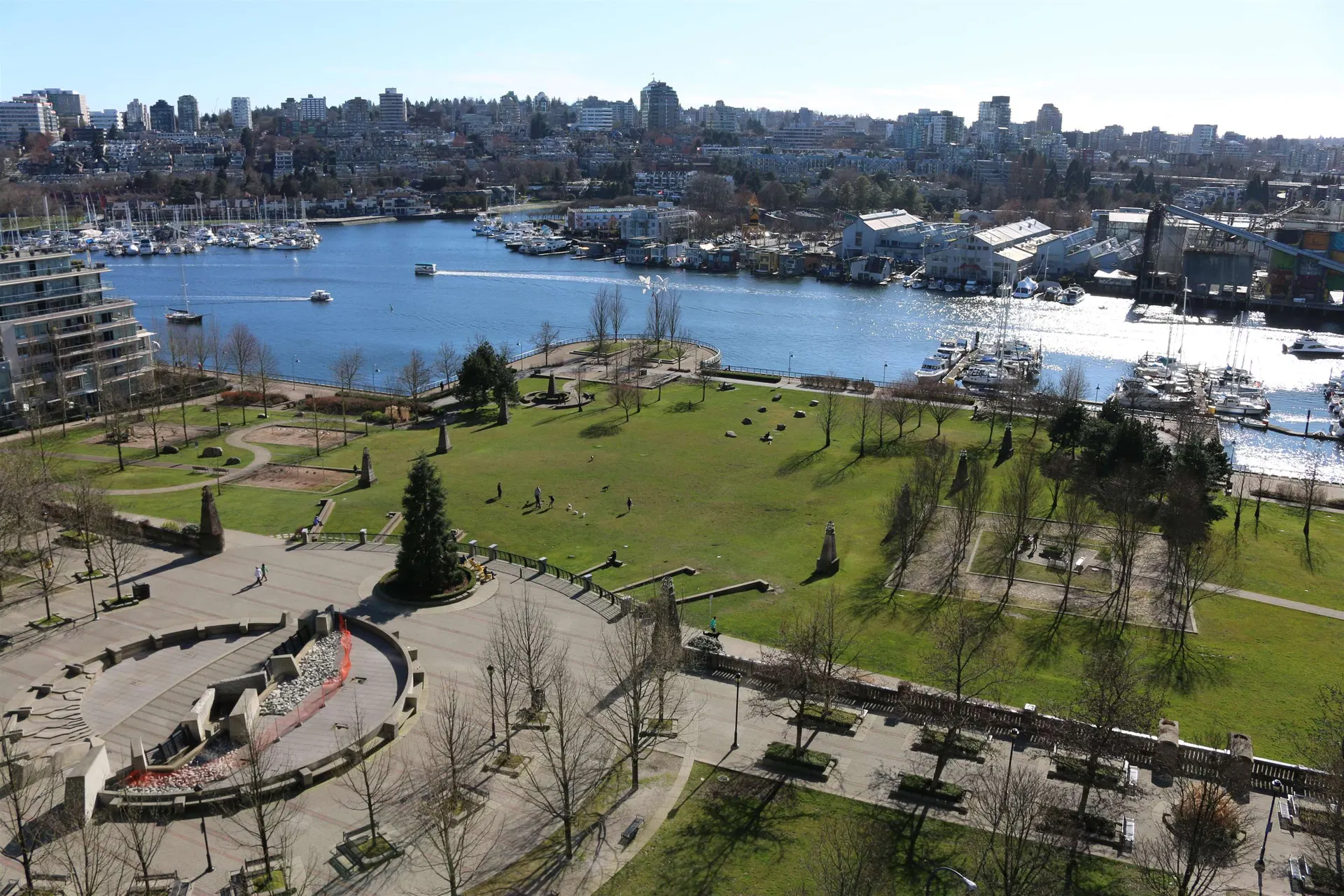 Photo 3 of 25 at #1606 – 583 Beach Crescent