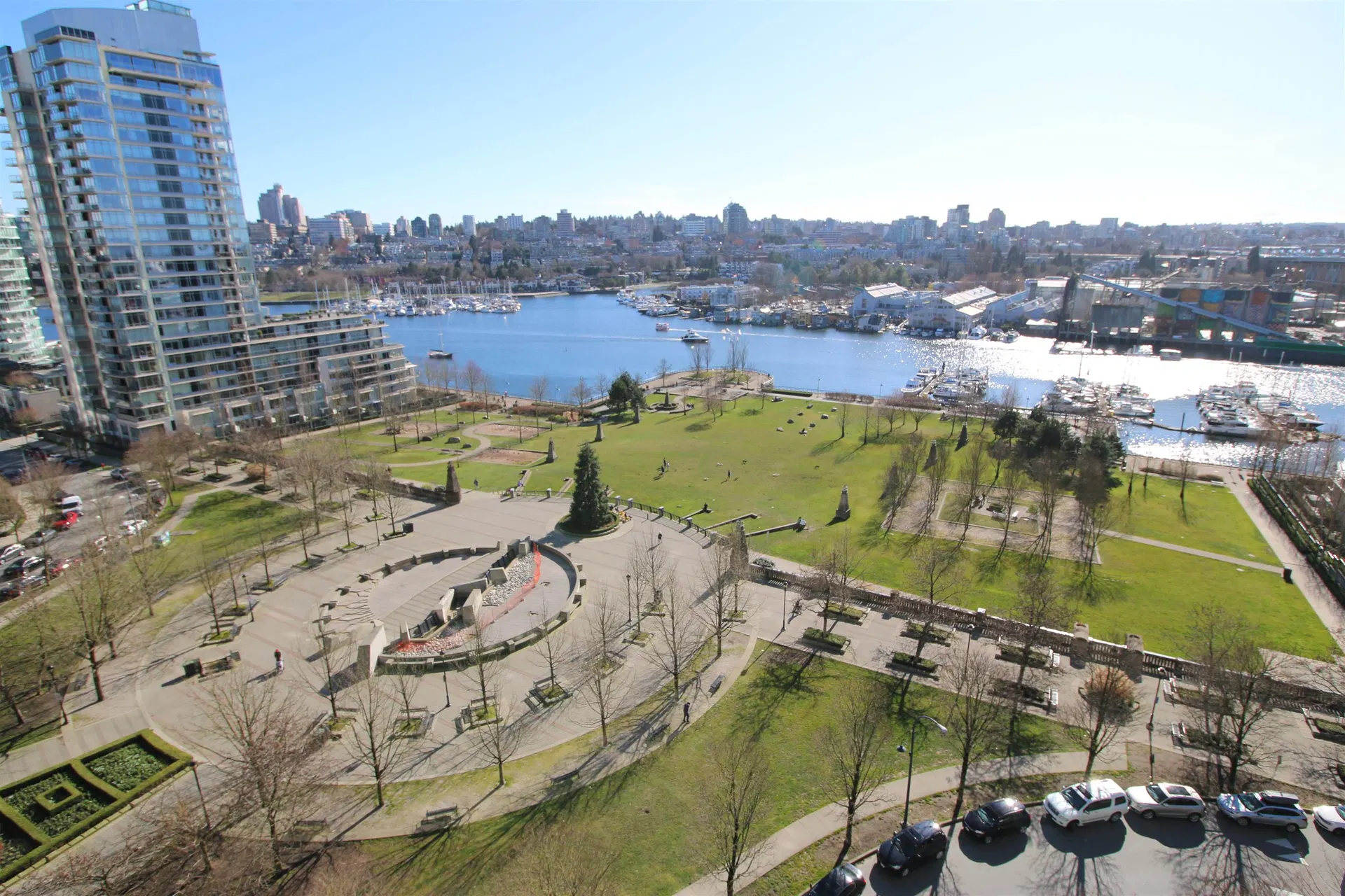 Photo 5 of 25 at #1606 – 583 Beach Crescent