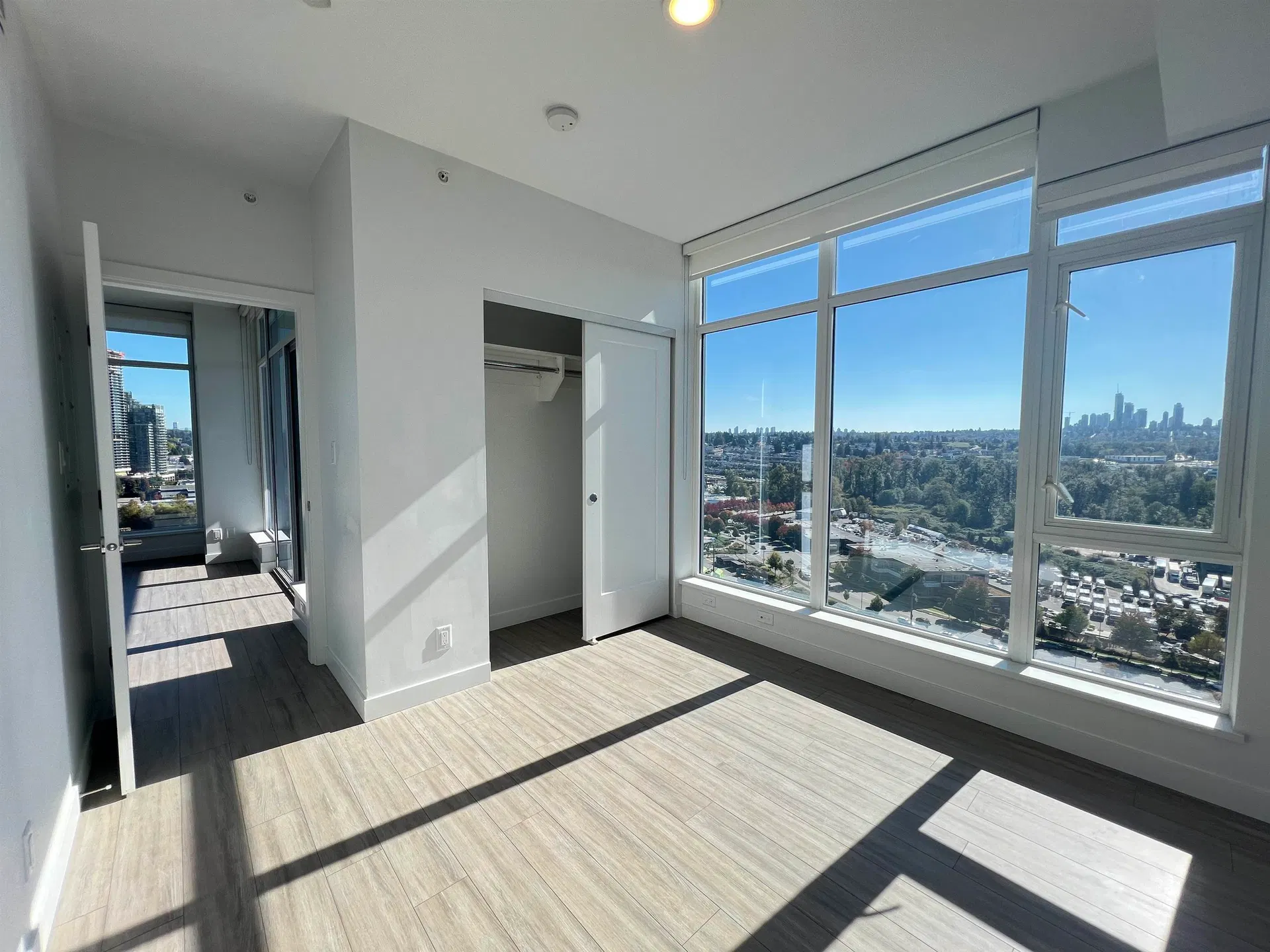 Photo 4 of 16 at #1801 – 2351 Beta Avenue