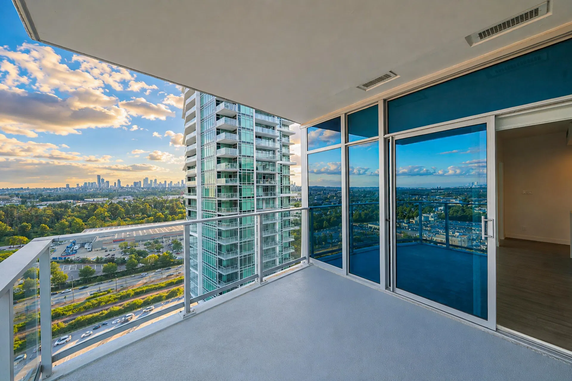 Photo 5 of 16 at #1801 – 2351 Beta Avenue