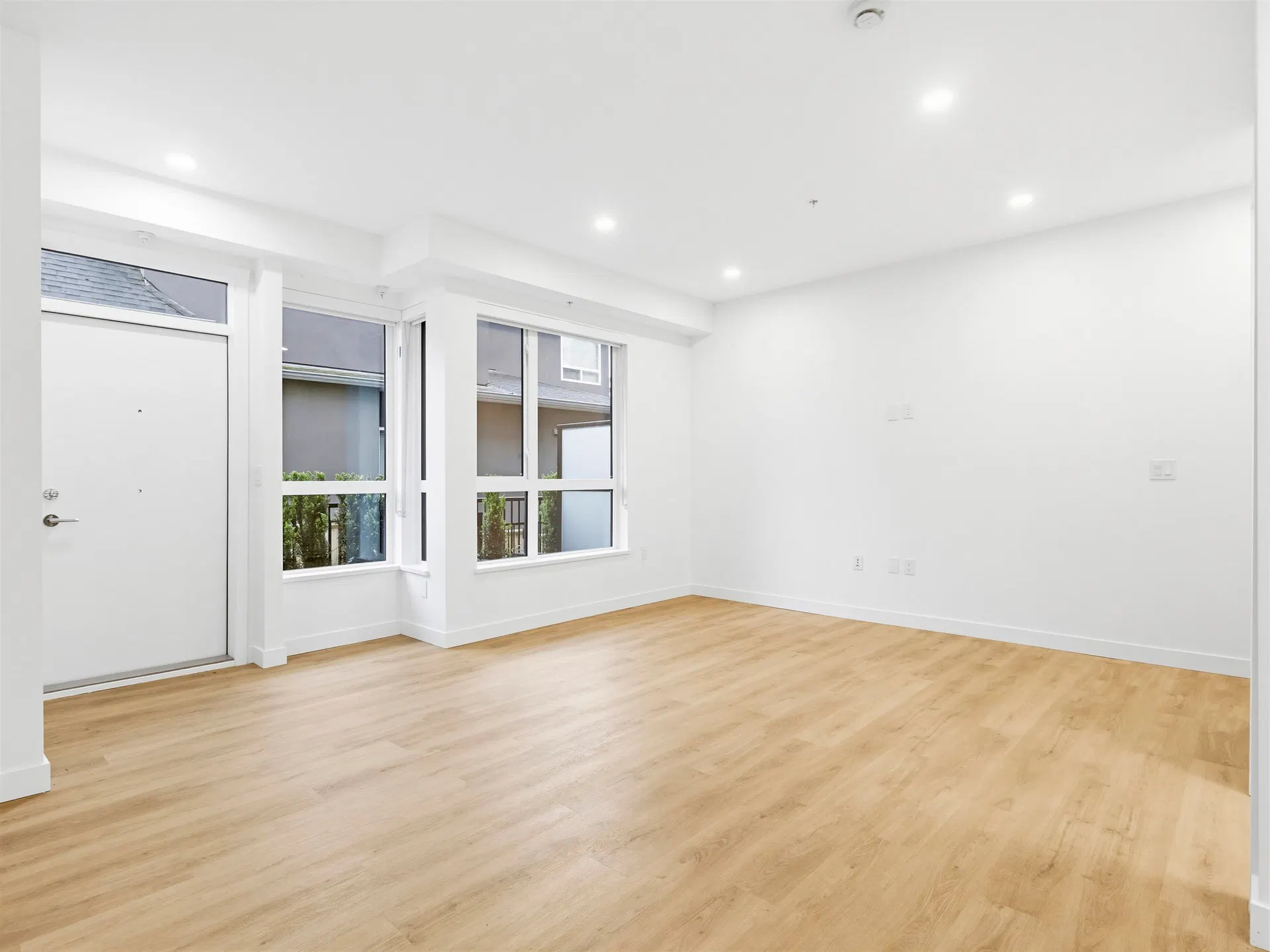Photo 4 of 23 at #113 – 390 Guilby Street