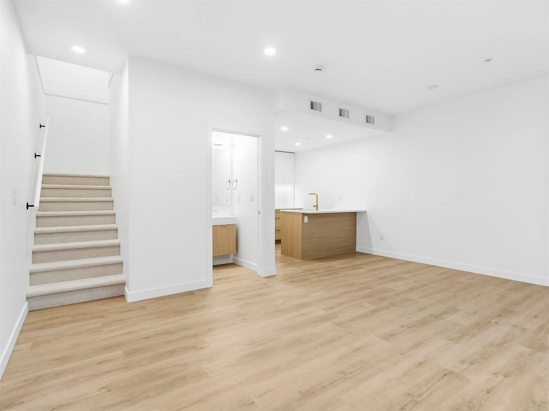 Photo 5 of 23 at #113 – 390 Guilby Street