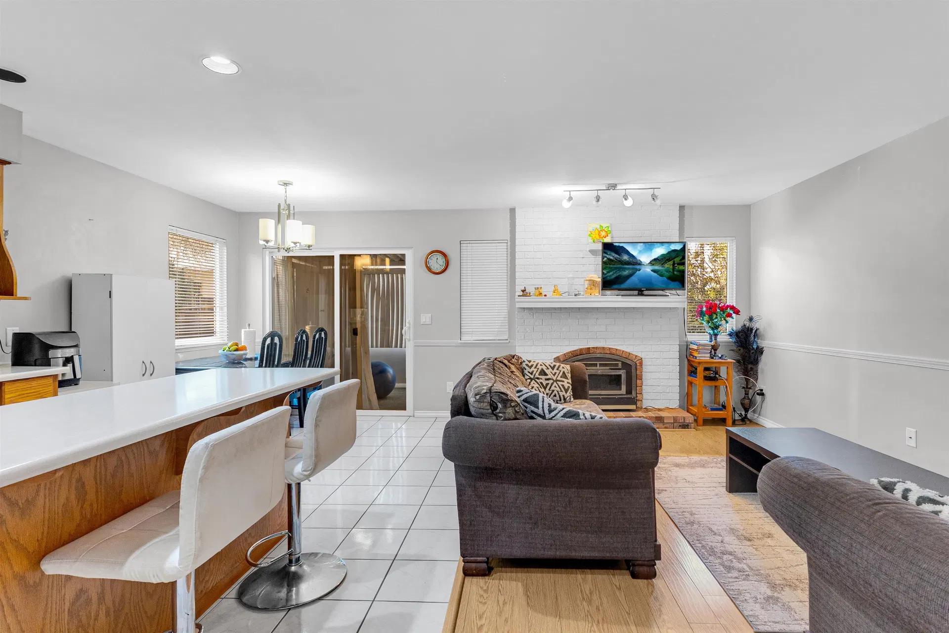 Photo 5 of 22 at 12905 65 Avenue