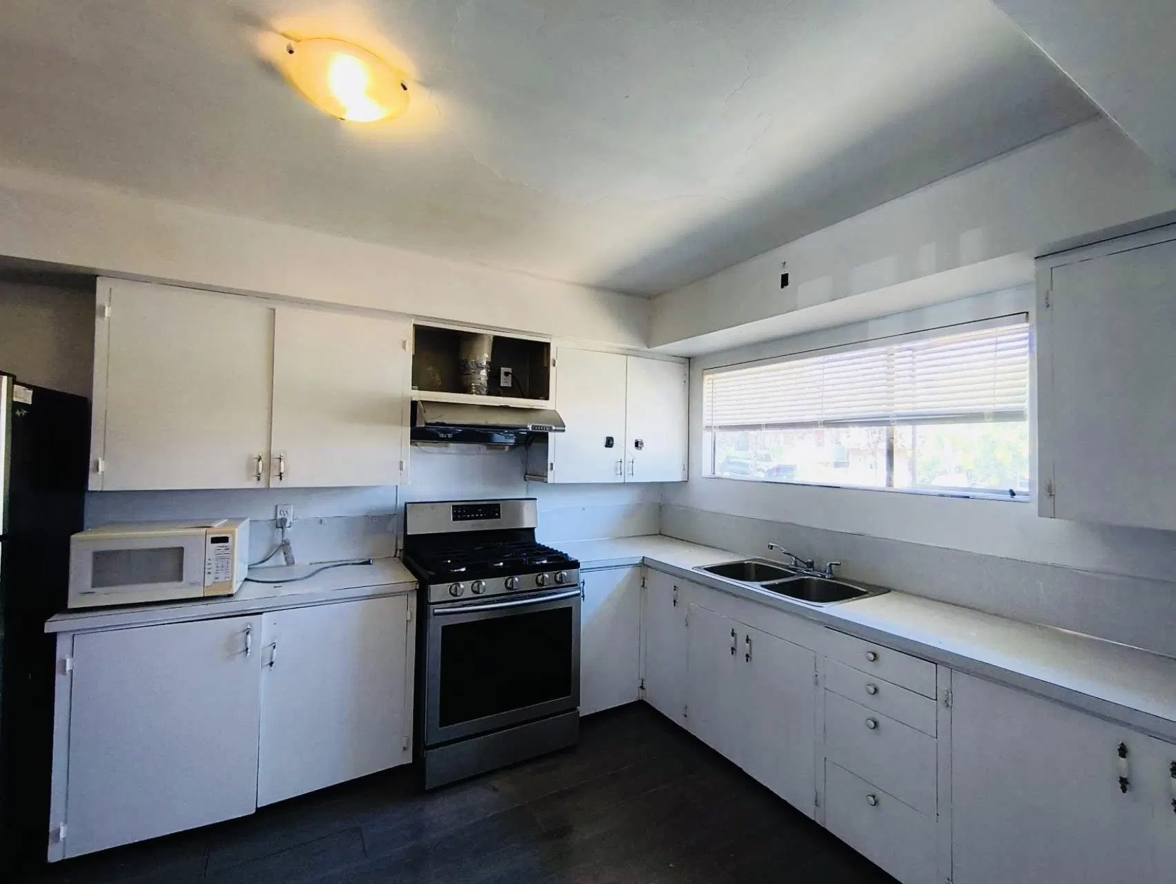 Photo 4 of 11 at 3356 William Street