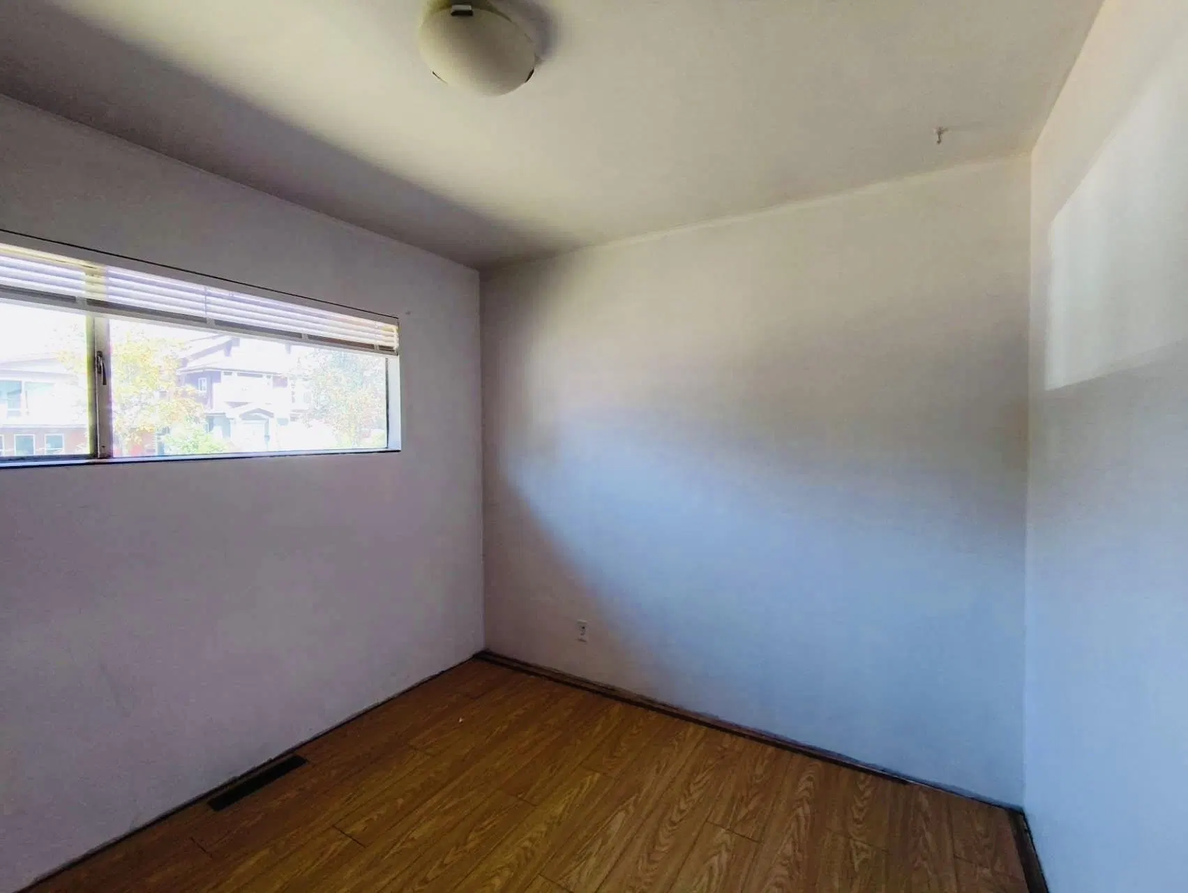 Photo 5 of 11 at 3356 William Street