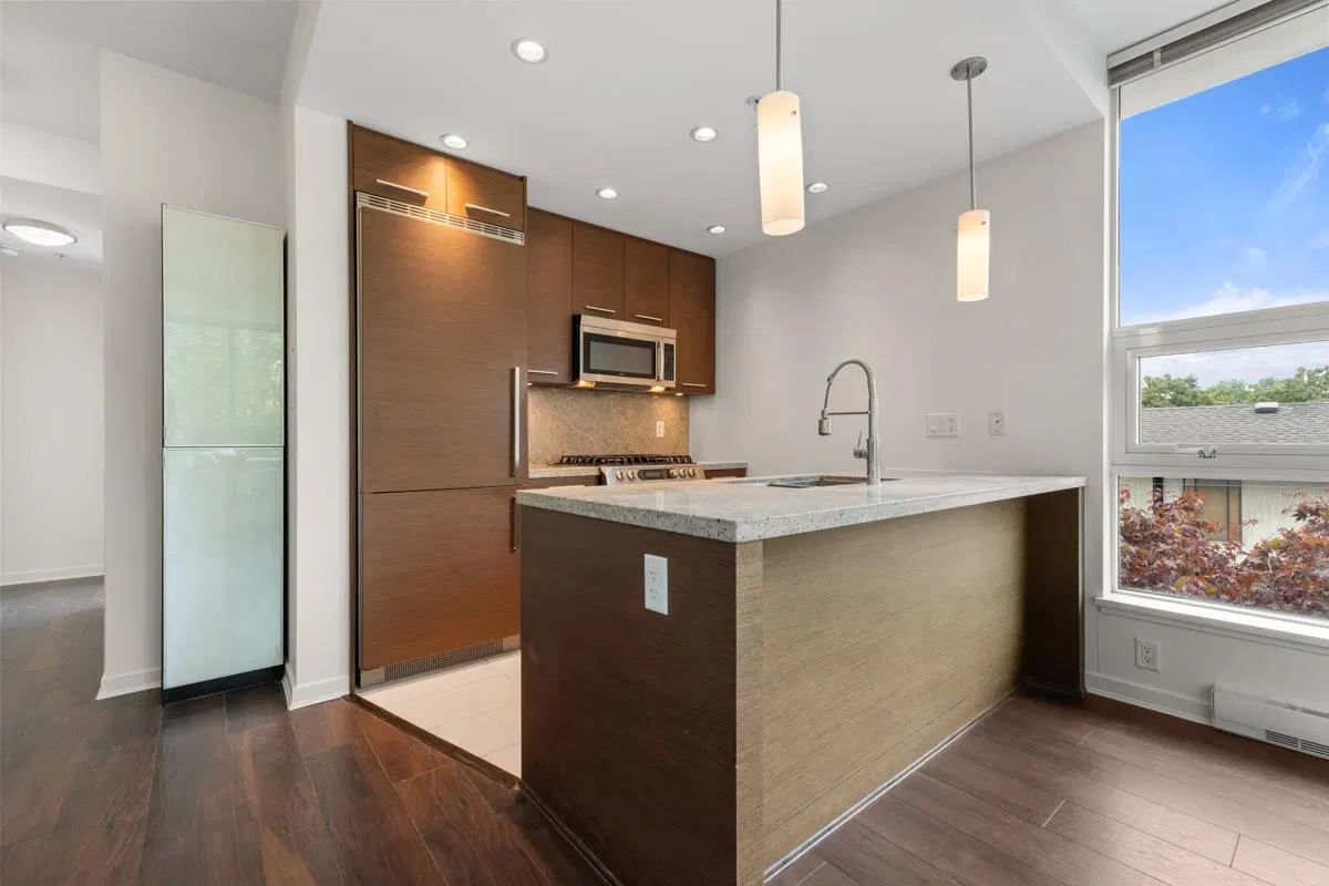 Photo 3 of 24 at #302 – 2528 Maple Street